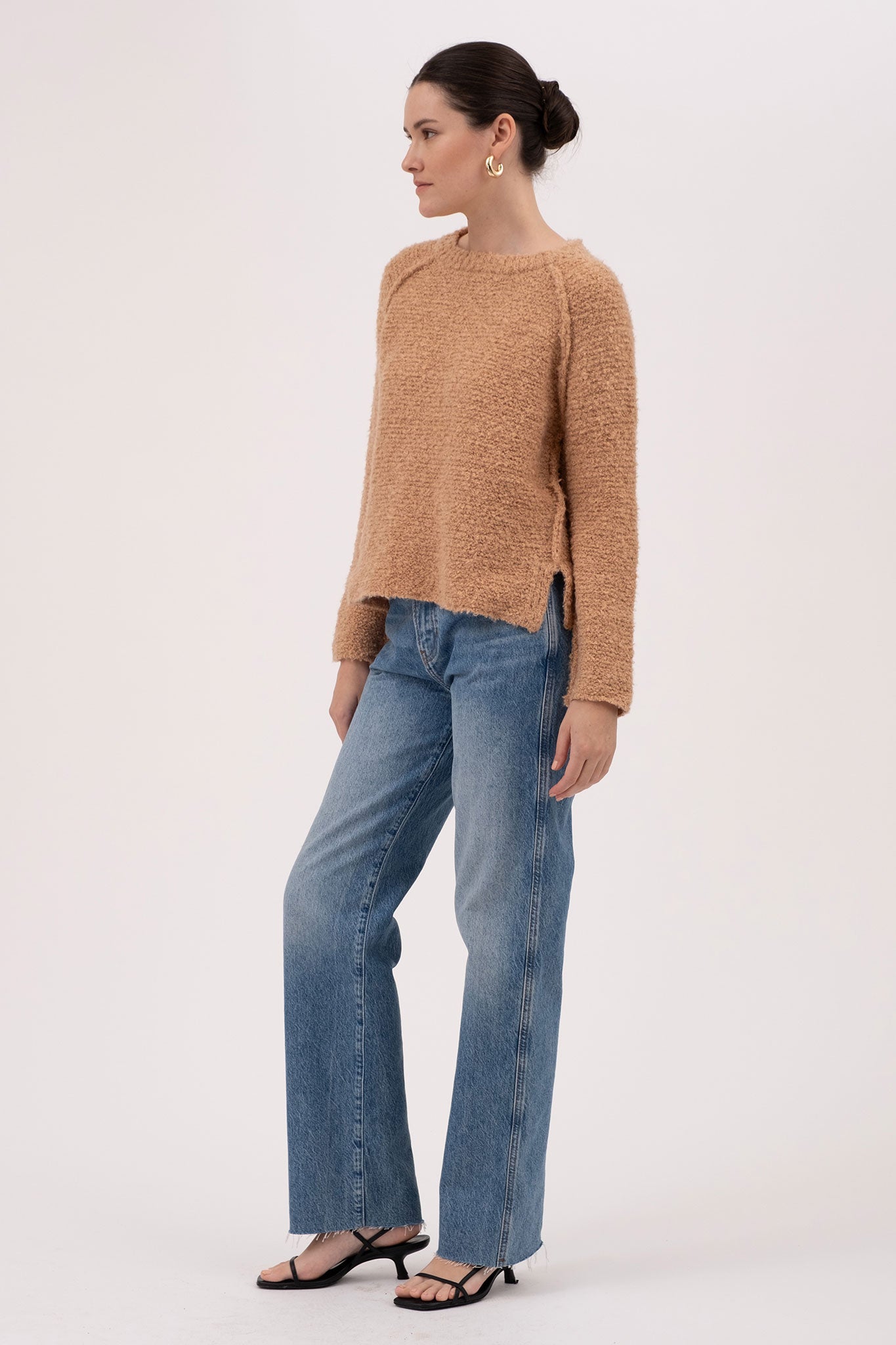 EXPOSED SEAM CHUNKY KNIT PULLOVER SWEATER