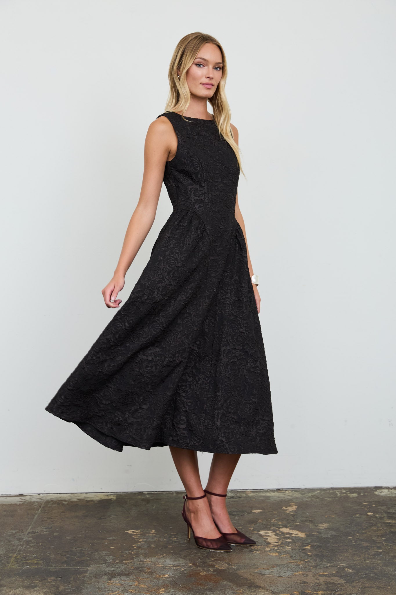 TEXTURED FLORAL JACQUARD BOAT NECK MIDI DRESS