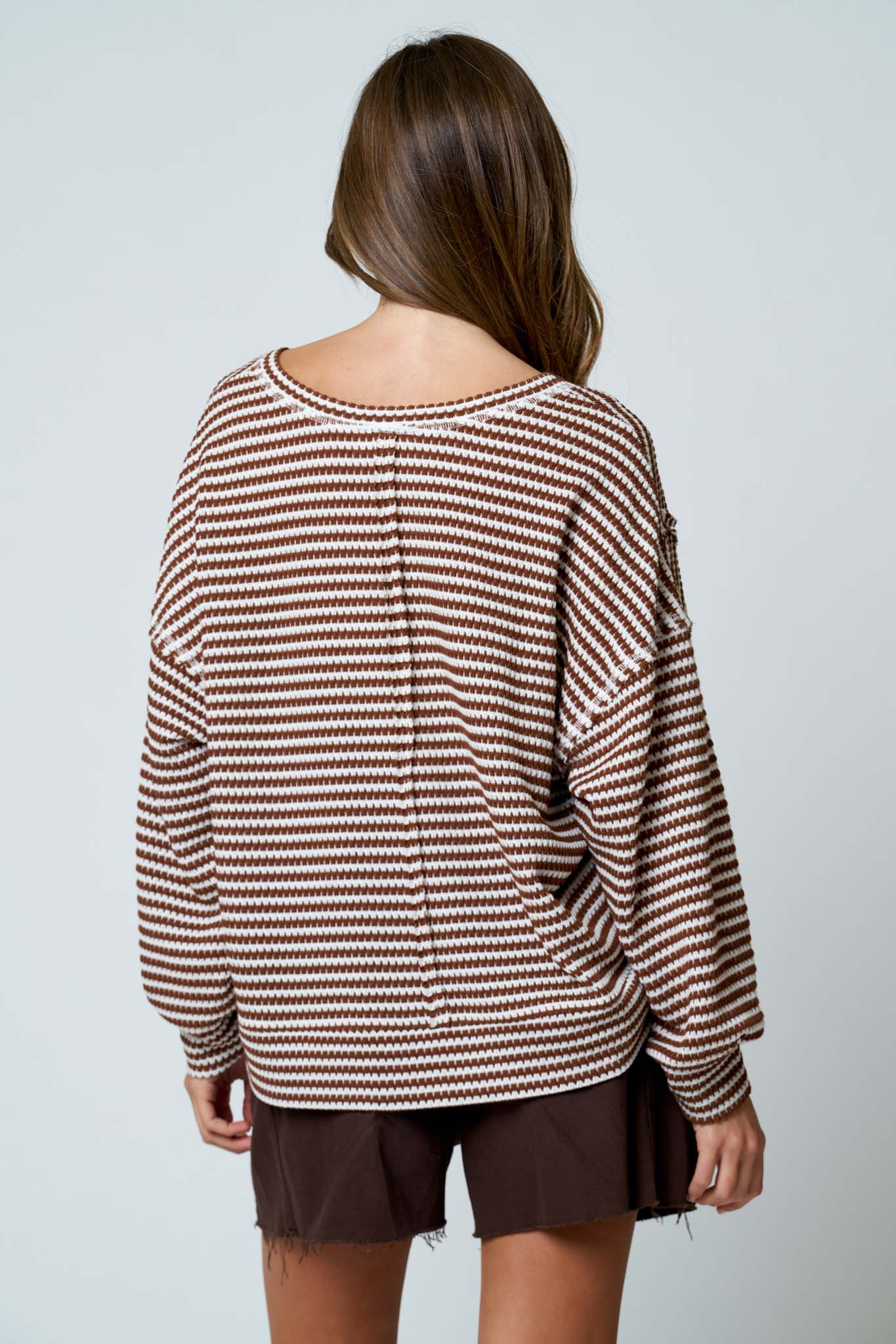 STRIPE SPLIT NECK LONG SLEEVE SEAM DETAIL KNIT TOP