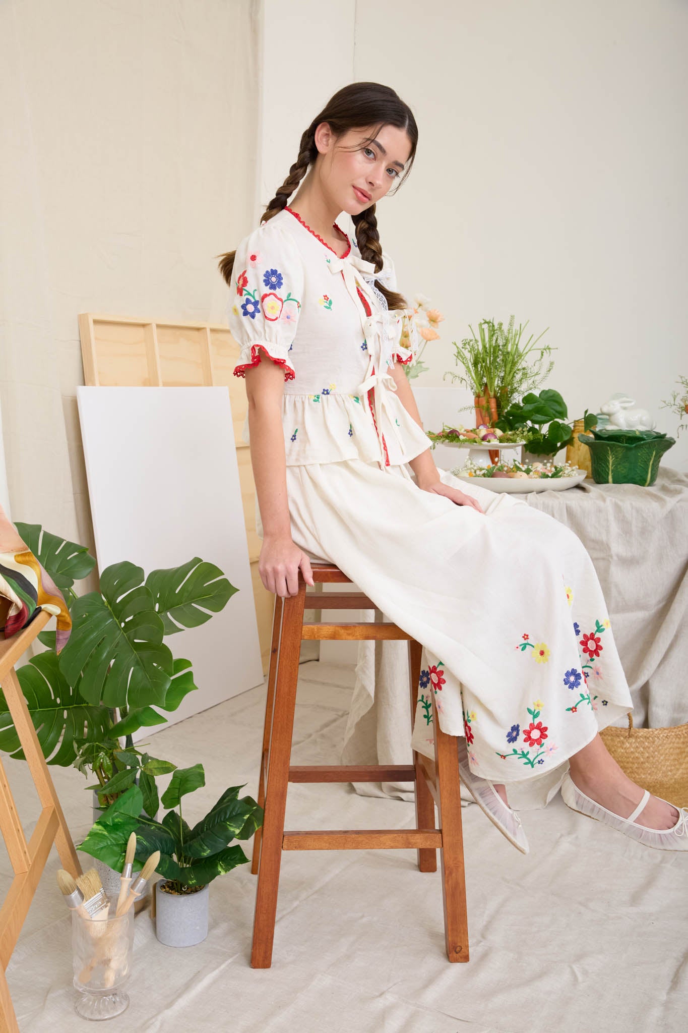 EMBROIDERED FLORAL ELASTIC WAIST MIDI SKIRT