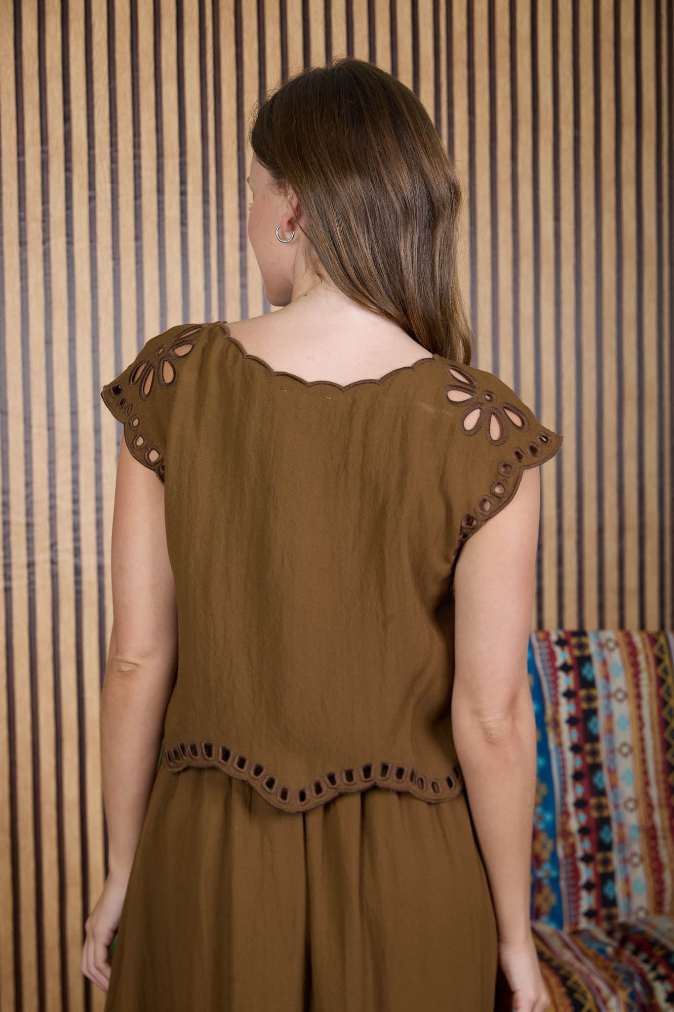 FLORAL EYELET DETAIL SHORT SLEEVE BLOUSE (PRE-ORDER)