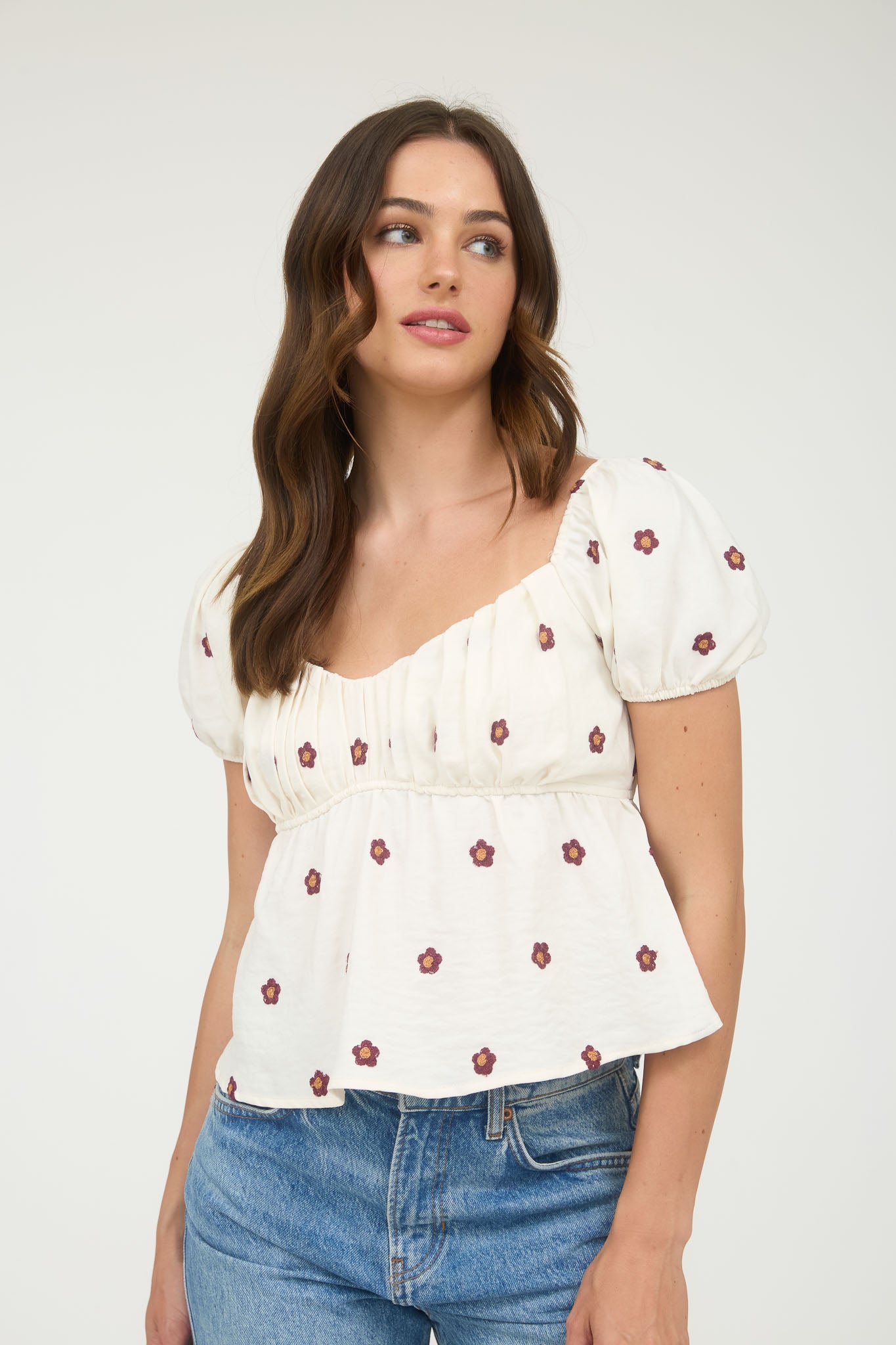 EMBROIDERED DAISY PUFF SLEEVE PLEATED BLOUSE (PRE-ORDER)
