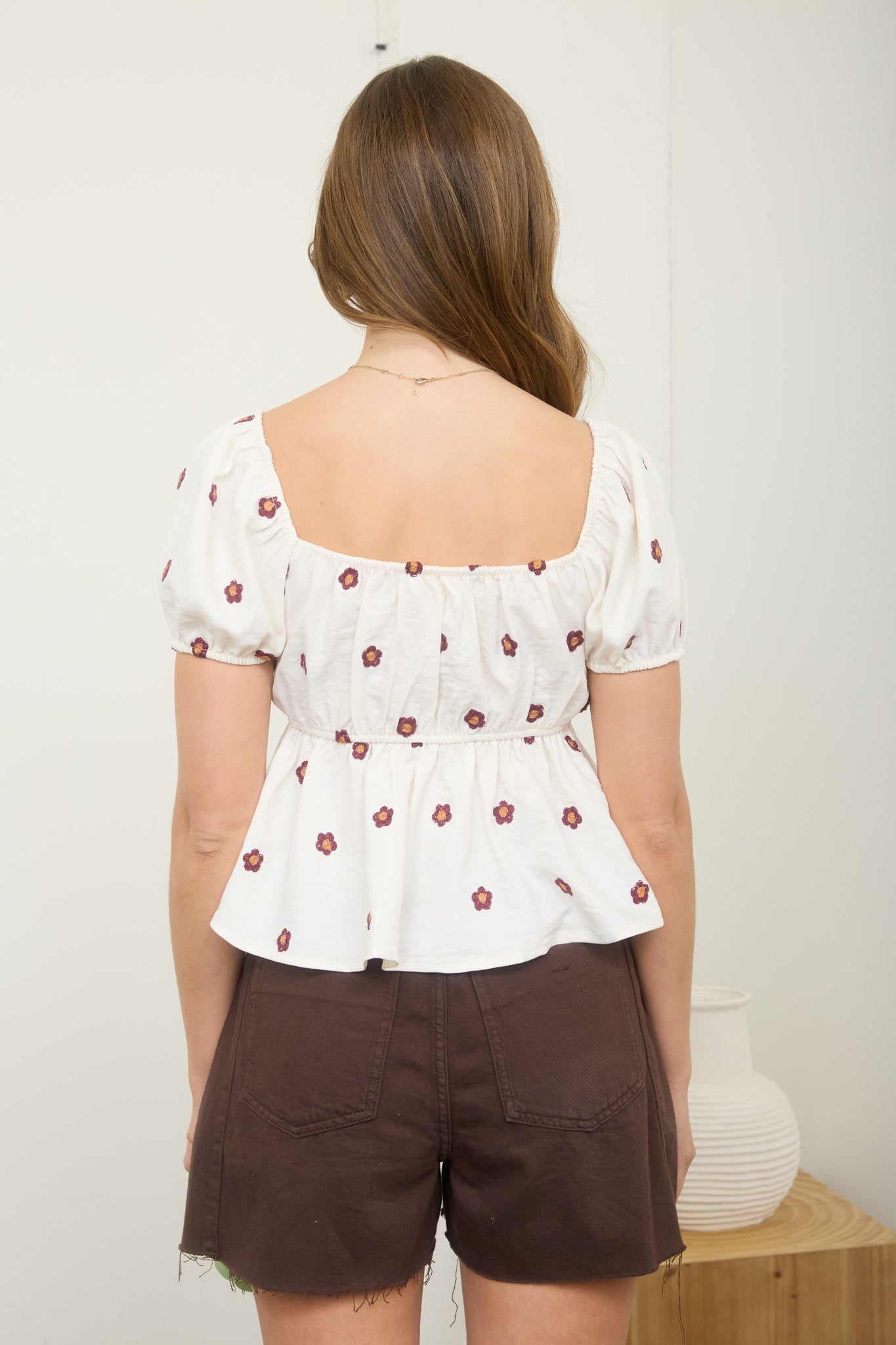 EMBROIDERED DAISY PUFF SLEEVE PLEATED BLOUSE (PRE-ORDER)