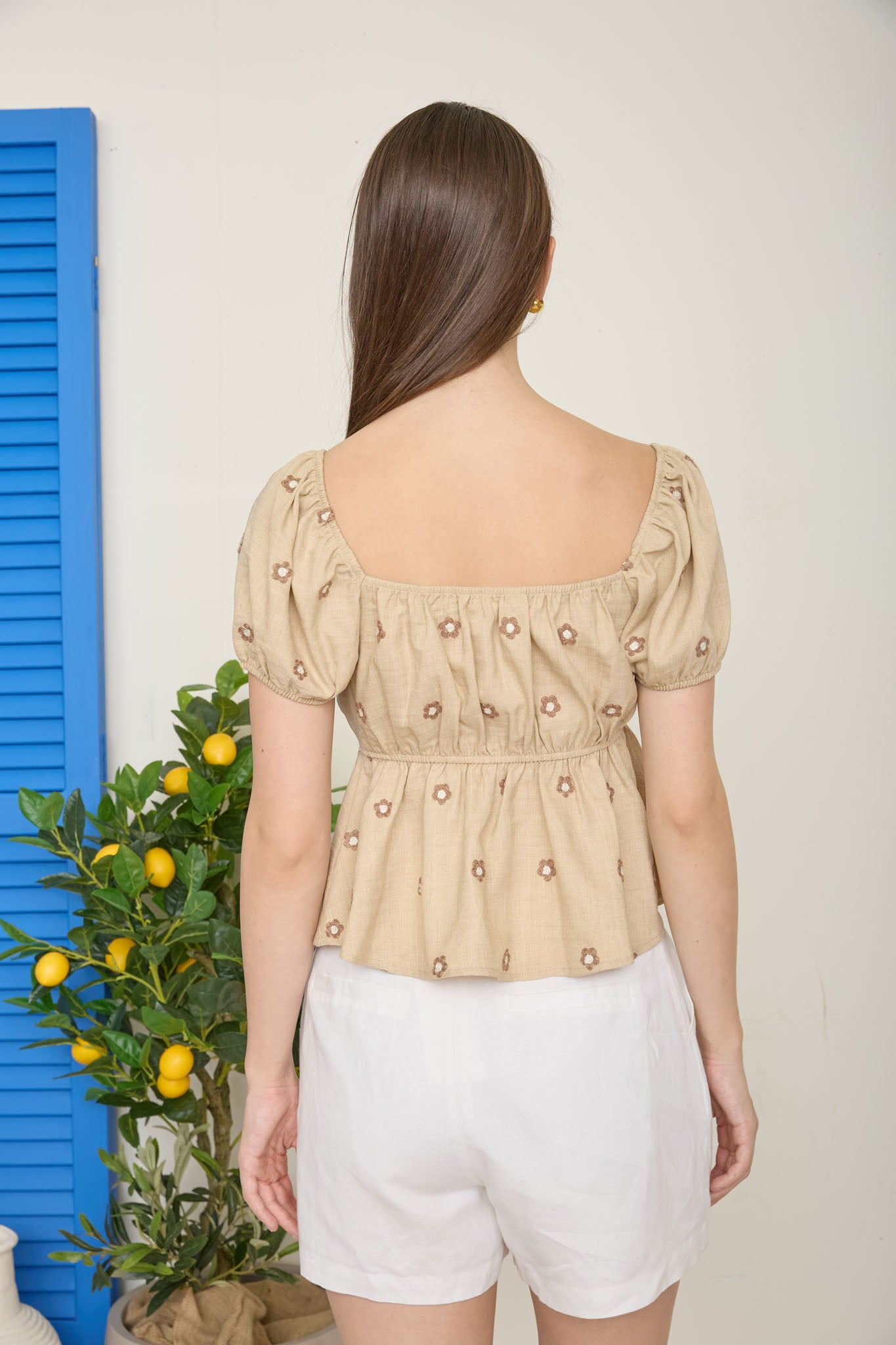 EMBROIDERED DAISY PUFF SLEEVE PLEATED BLOUSE (PRE-ORDER)