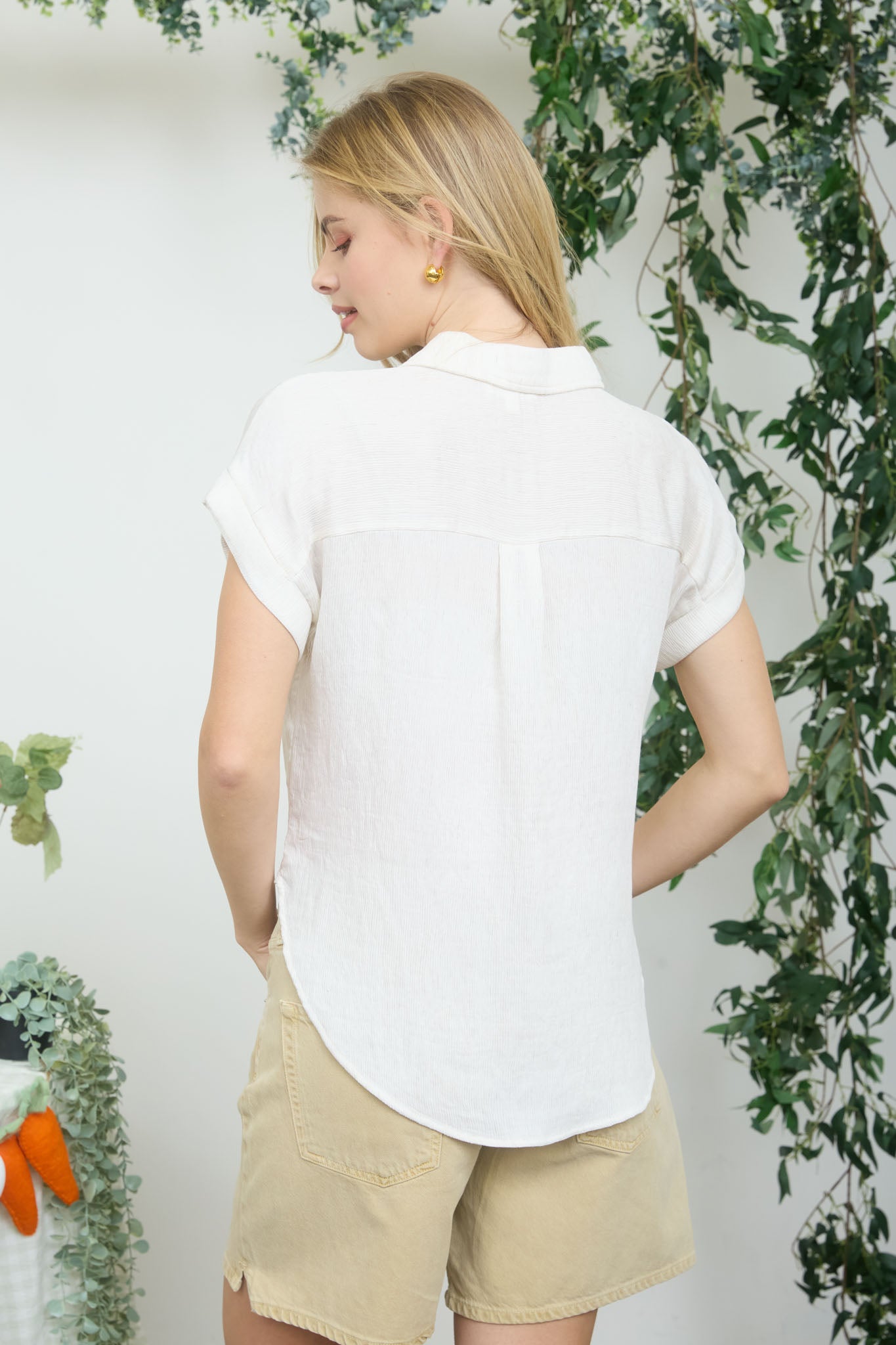 COLLARED HALF BUTTON SHORT SLEEVE LINEN BLEND TOP