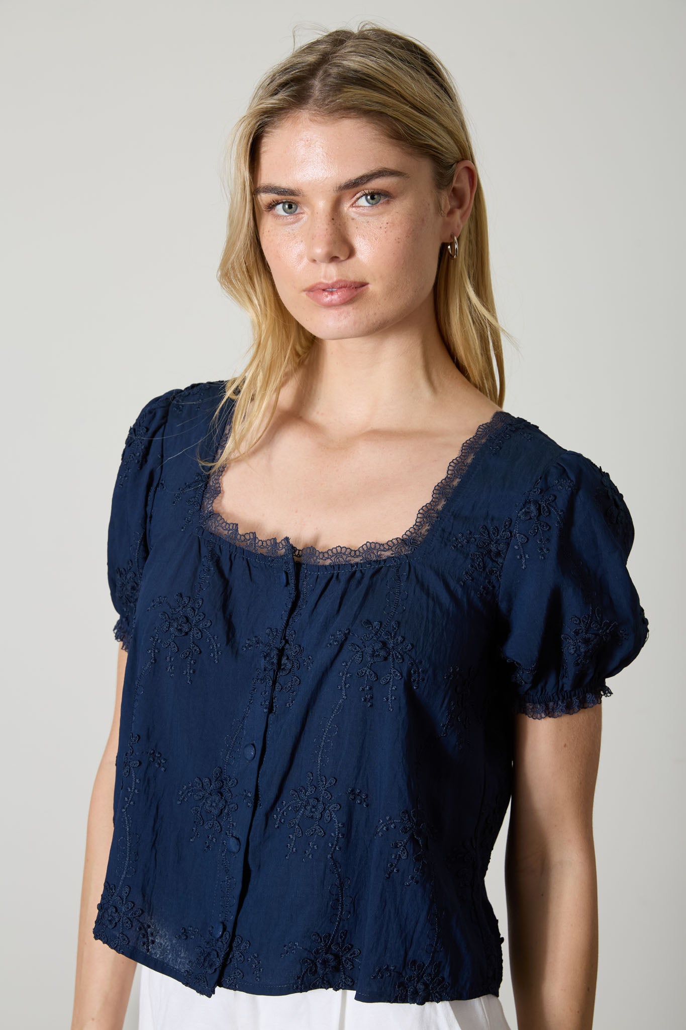 FLORAL EMBROIDERY LACE TRIM PUFF SLEEVE TOP