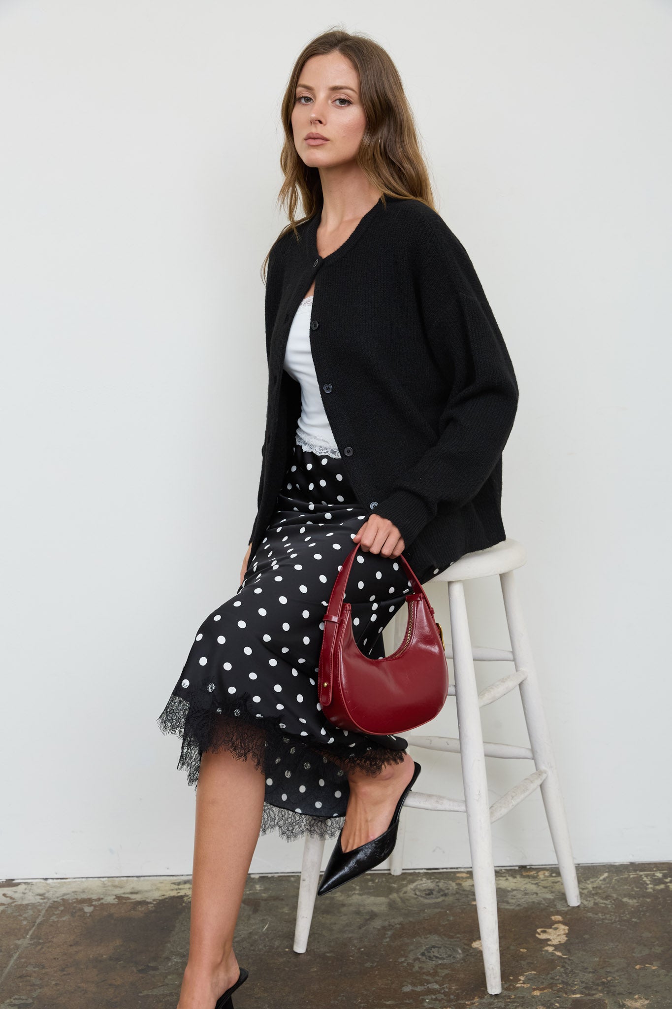 ROUND NECK BUTTON DOWN RIBBED KNIT CARDIGAN