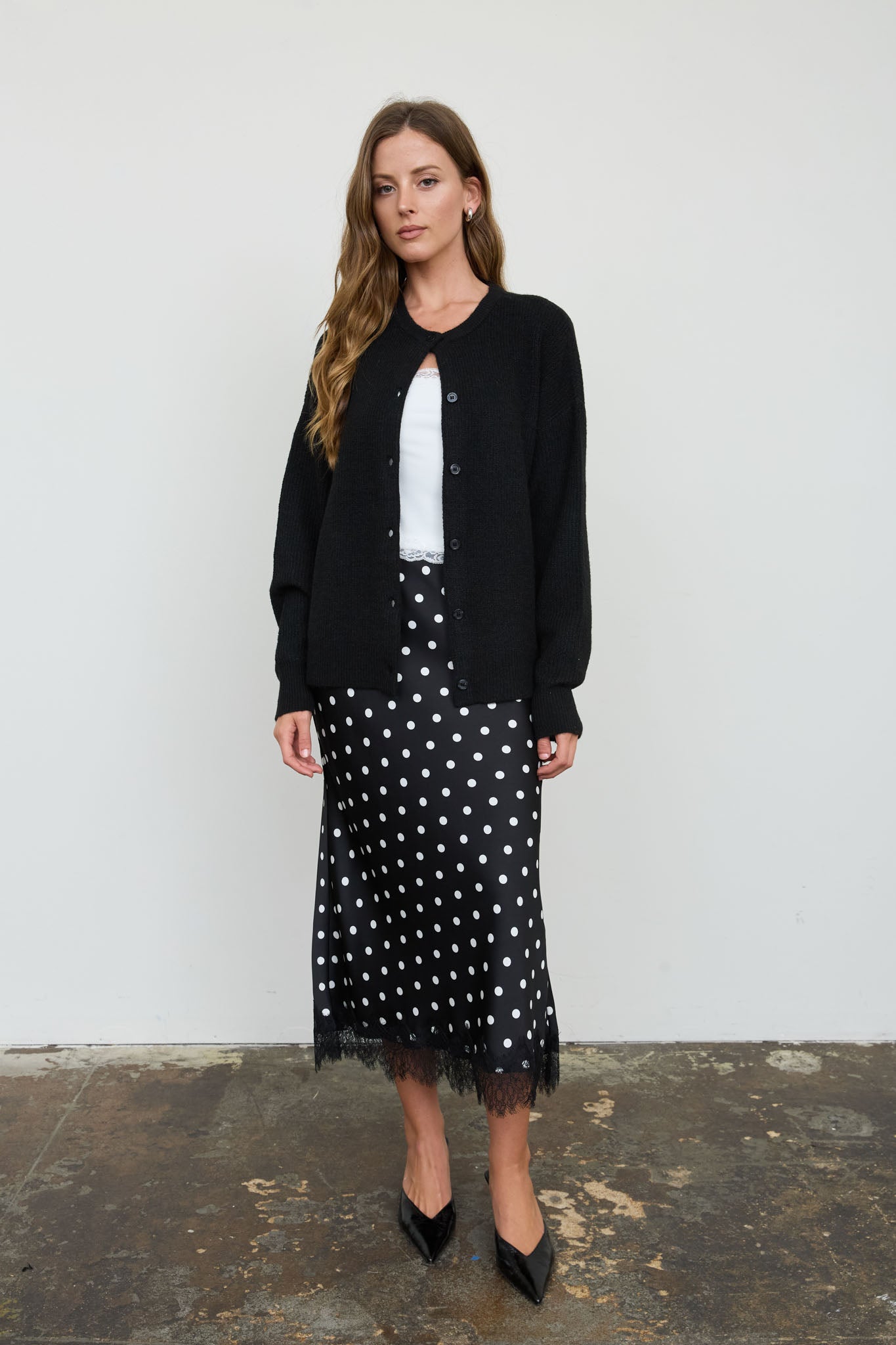 ROUND NECK BUTTON DOWN RIBBED KNIT CARDIGAN