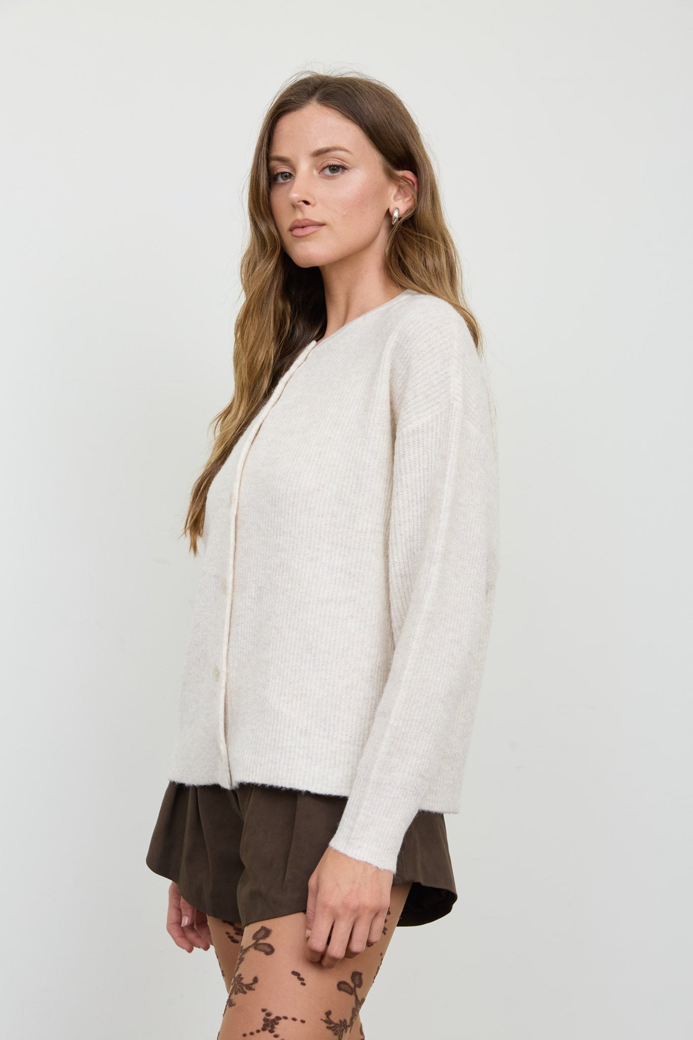 ROUND NECK BUTTON DOWN RIBBED KNIT CARDIGAN