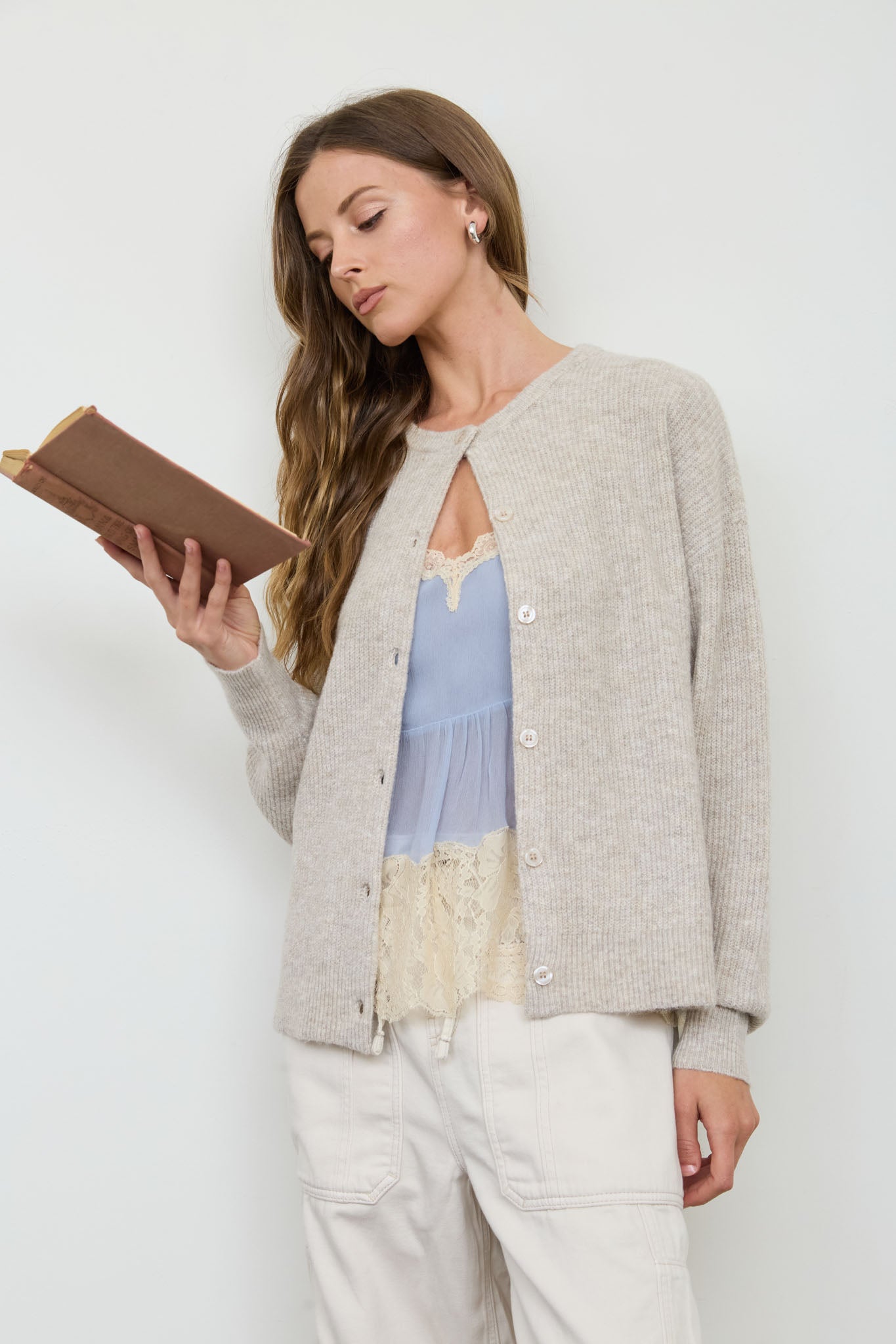 ROUND NECK BUTTON DOWN RIBBED KNIT CARDIGAN