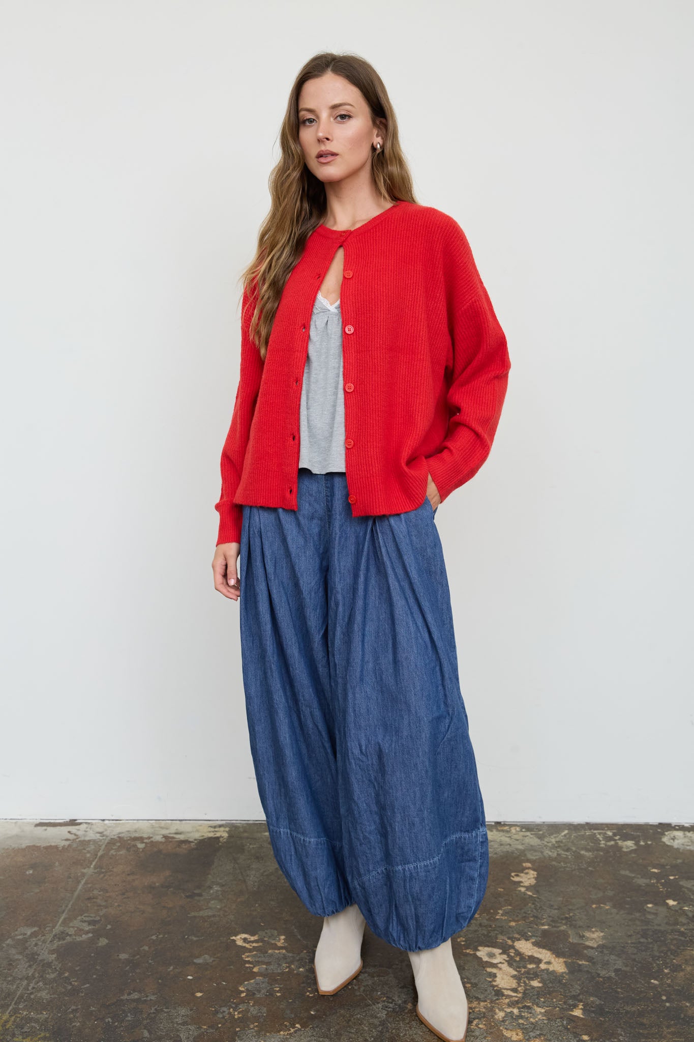 ROUND NECK BUTTON DOWN RIBBED KNIT CARDIGAN