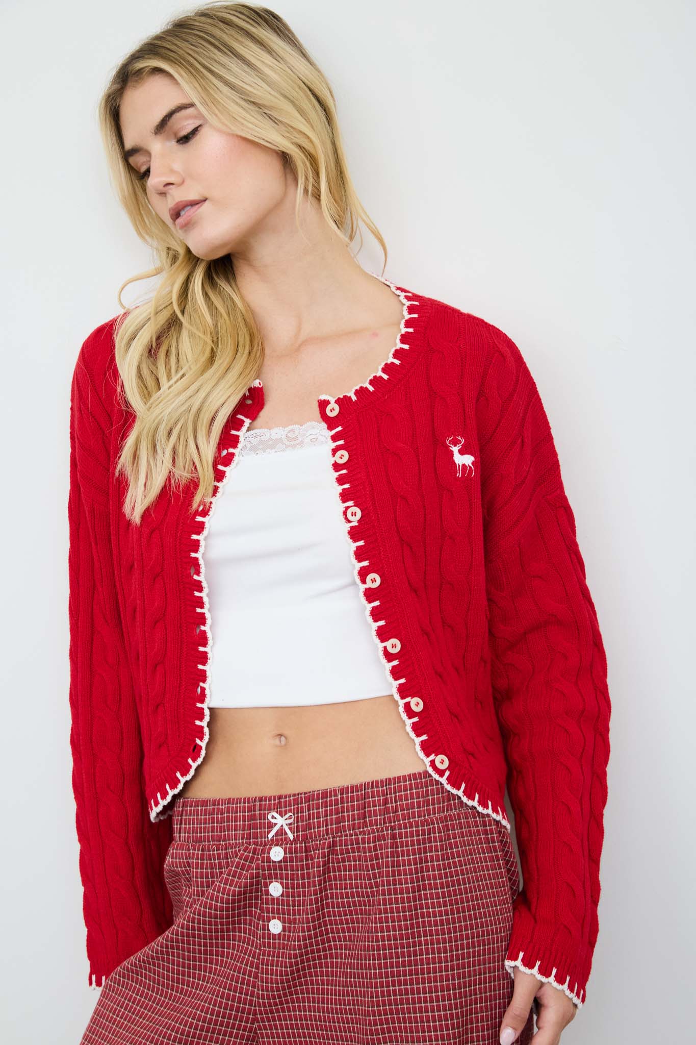 CABLE KNIT REINDEER EMBROIDERED SCALLOP CARDIGAN