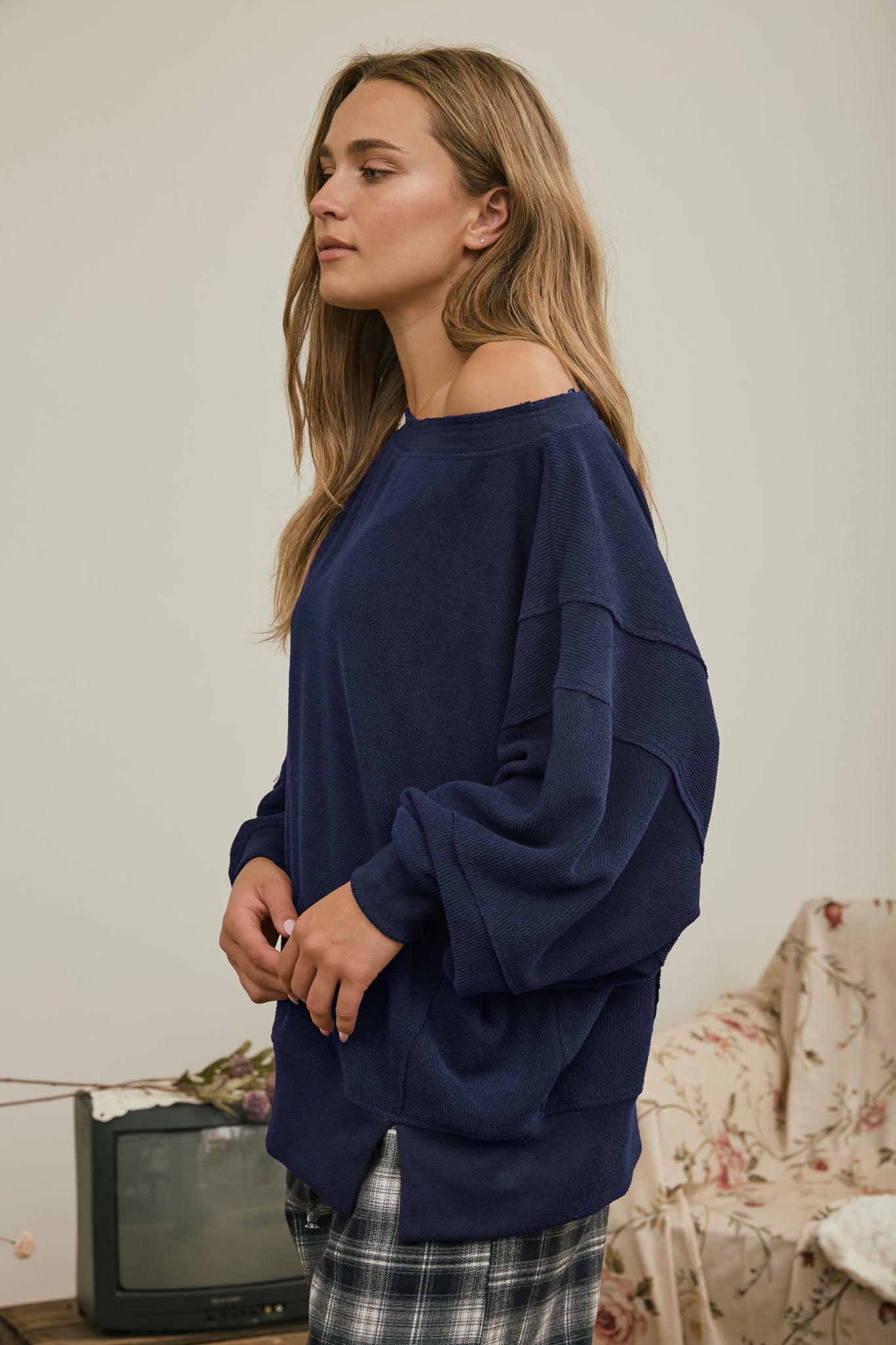 TIERED SLEEVE BOAT NECK EXPOSED SEAM KNIT TOP (PRE-ORDER)