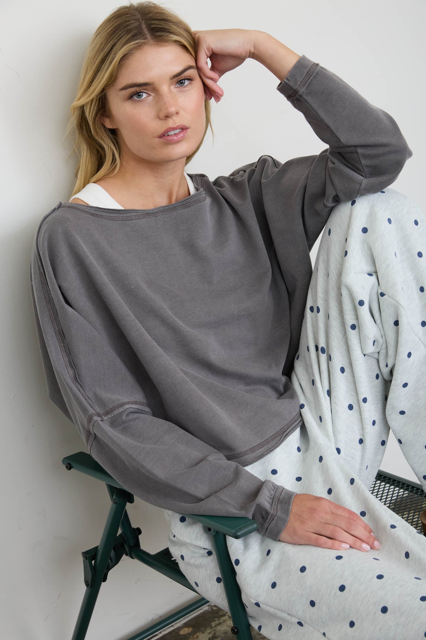 BOAT NECK RAW EDGE LONG SLEEVE CROPPED KNIT TOP