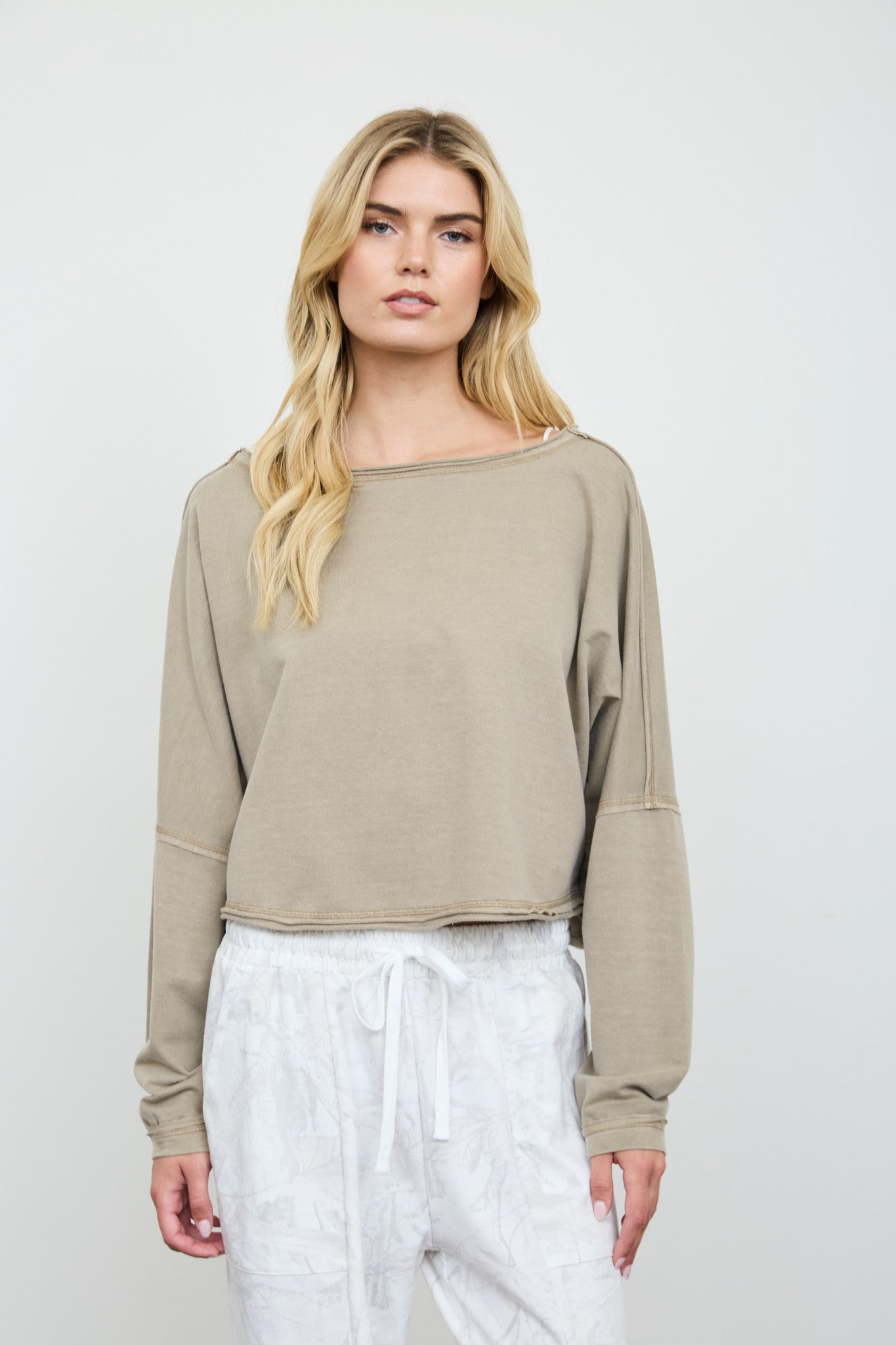 BOAT NECK RAW EDGE LONG SLEEVE CROPPED KNIT TOP