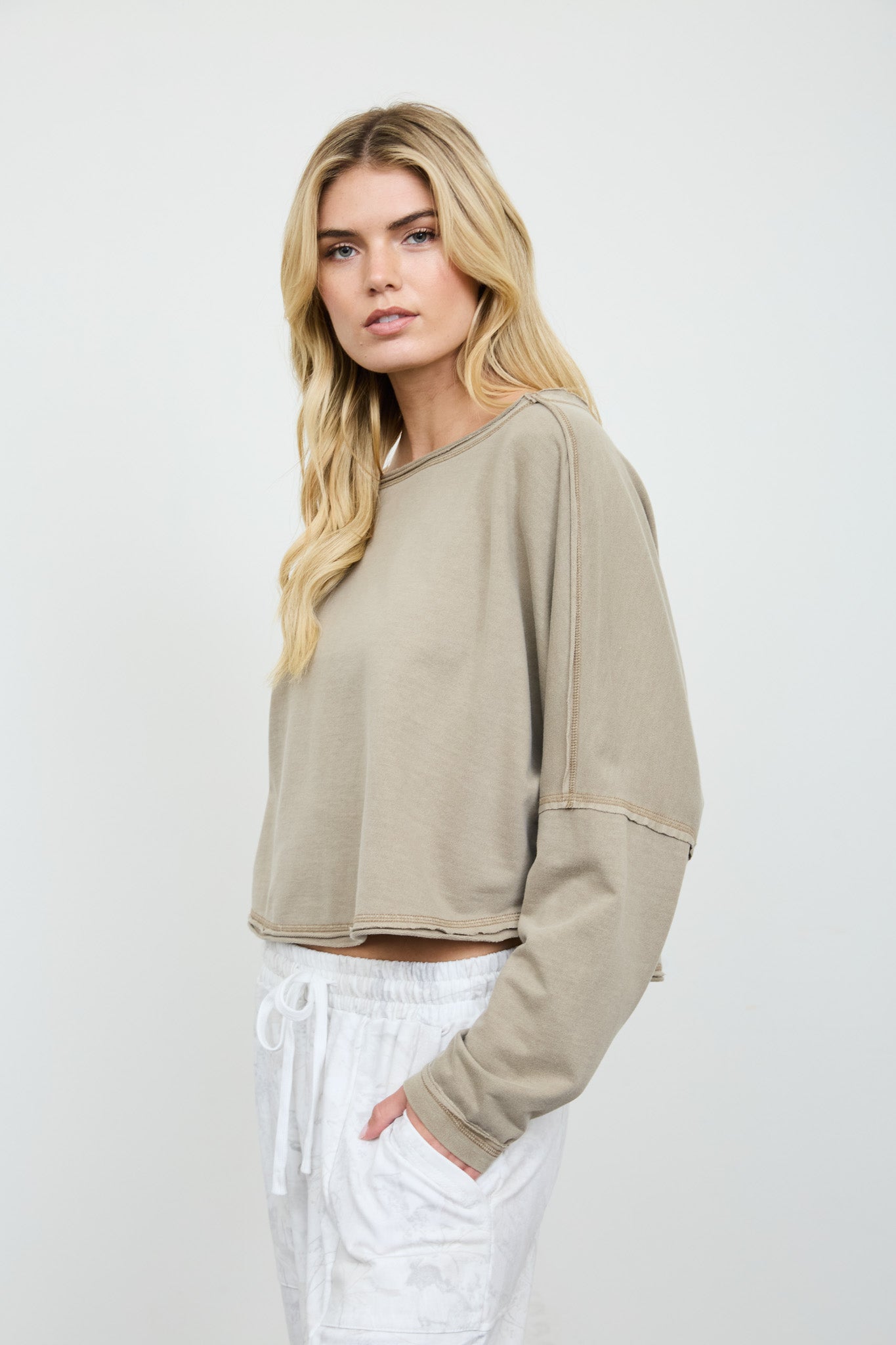 BOAT NECK RAW EDGE LONG SLEEVE CROPPED KNIT TOP