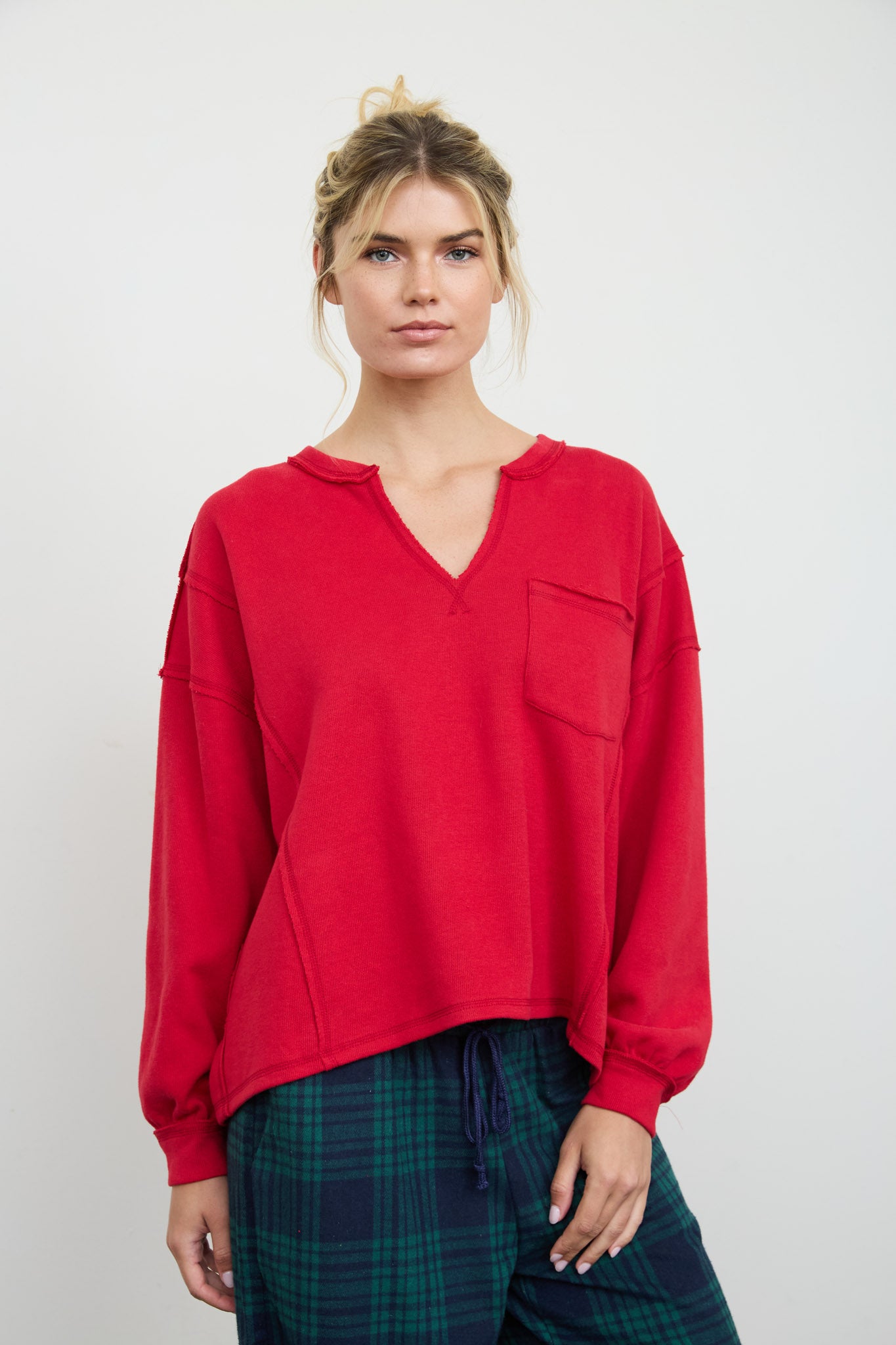 NOTCH NECK RAW TRIM PATCH POCKET KNIT TOP (PRE-ORDER)
