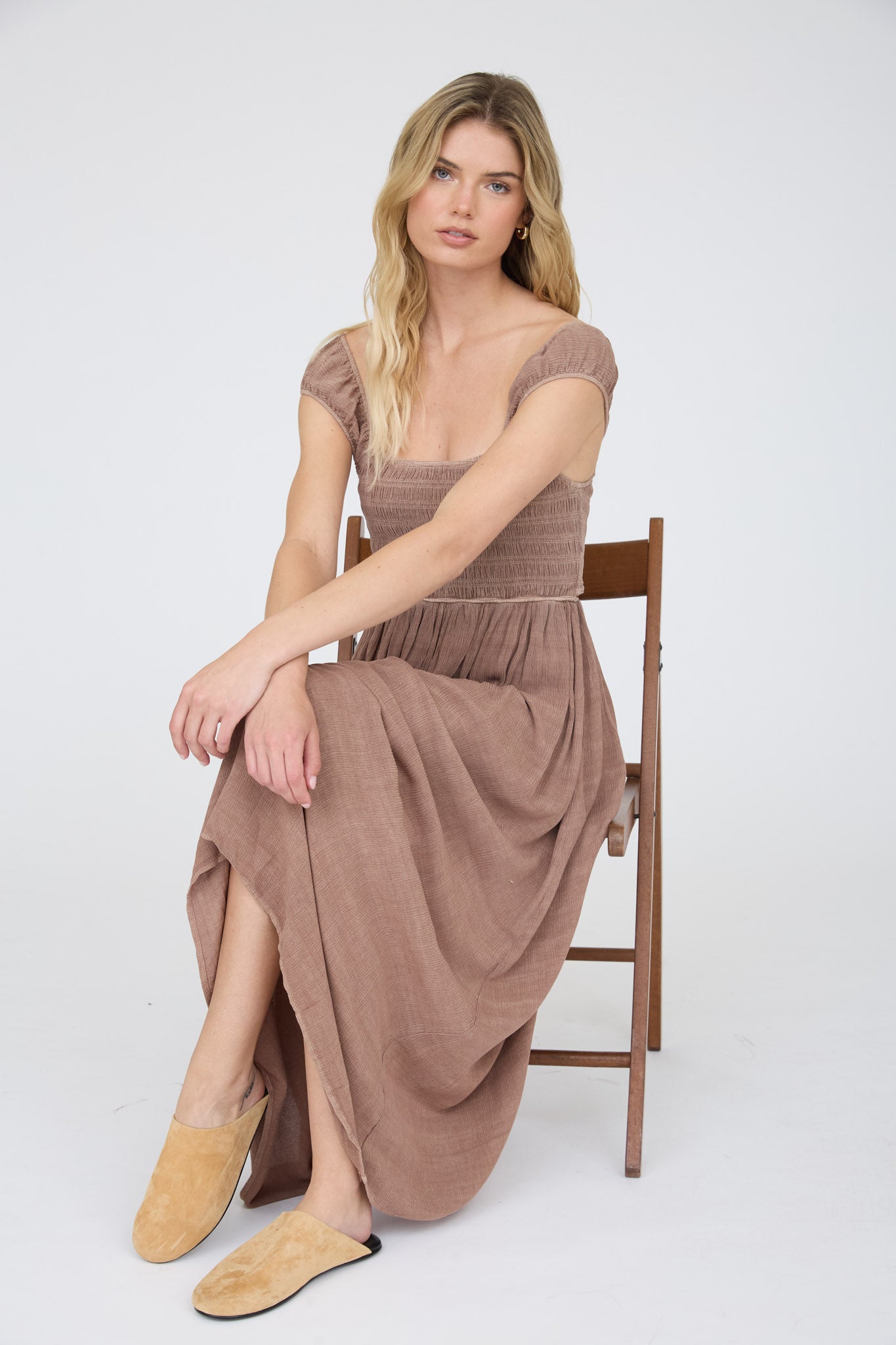 CRINKLE PLISSE CAP SLEEVE SMOCKED MIDI DRESS (PRE-ORDER)