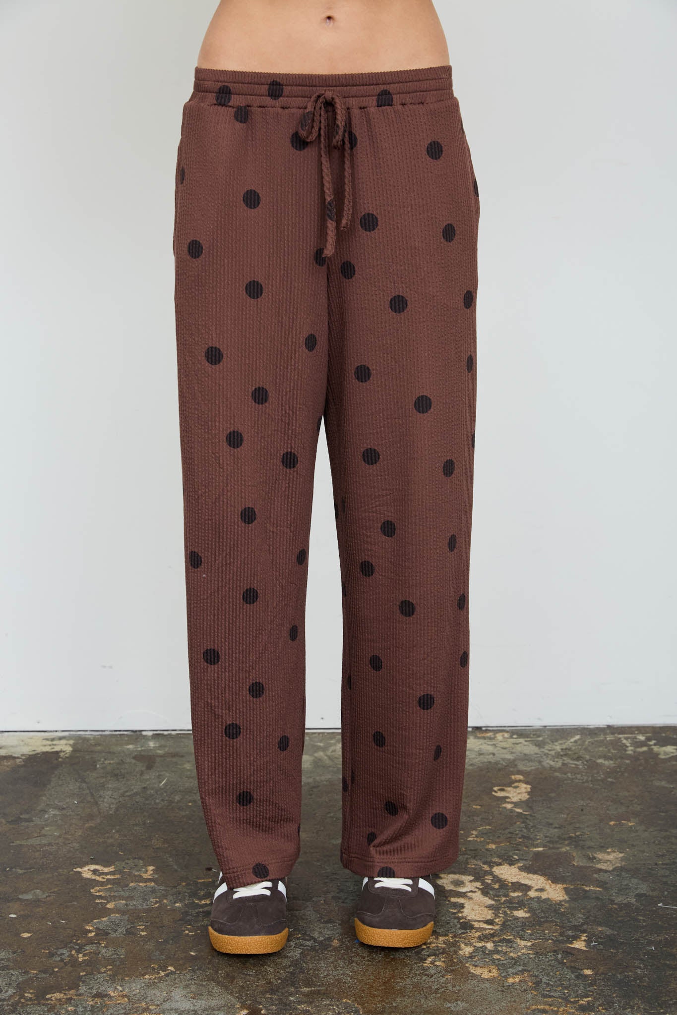 POLKA DOT TEXTURED DRAWSTRING WIDE LEG PANTS