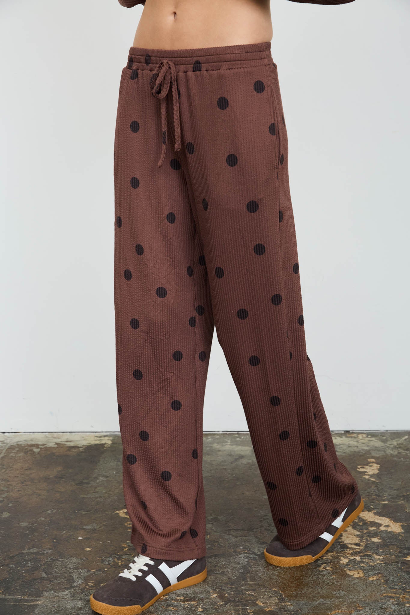 POLKA DOT TEXTURED DRAWSTRING WIDE LEG PANTS