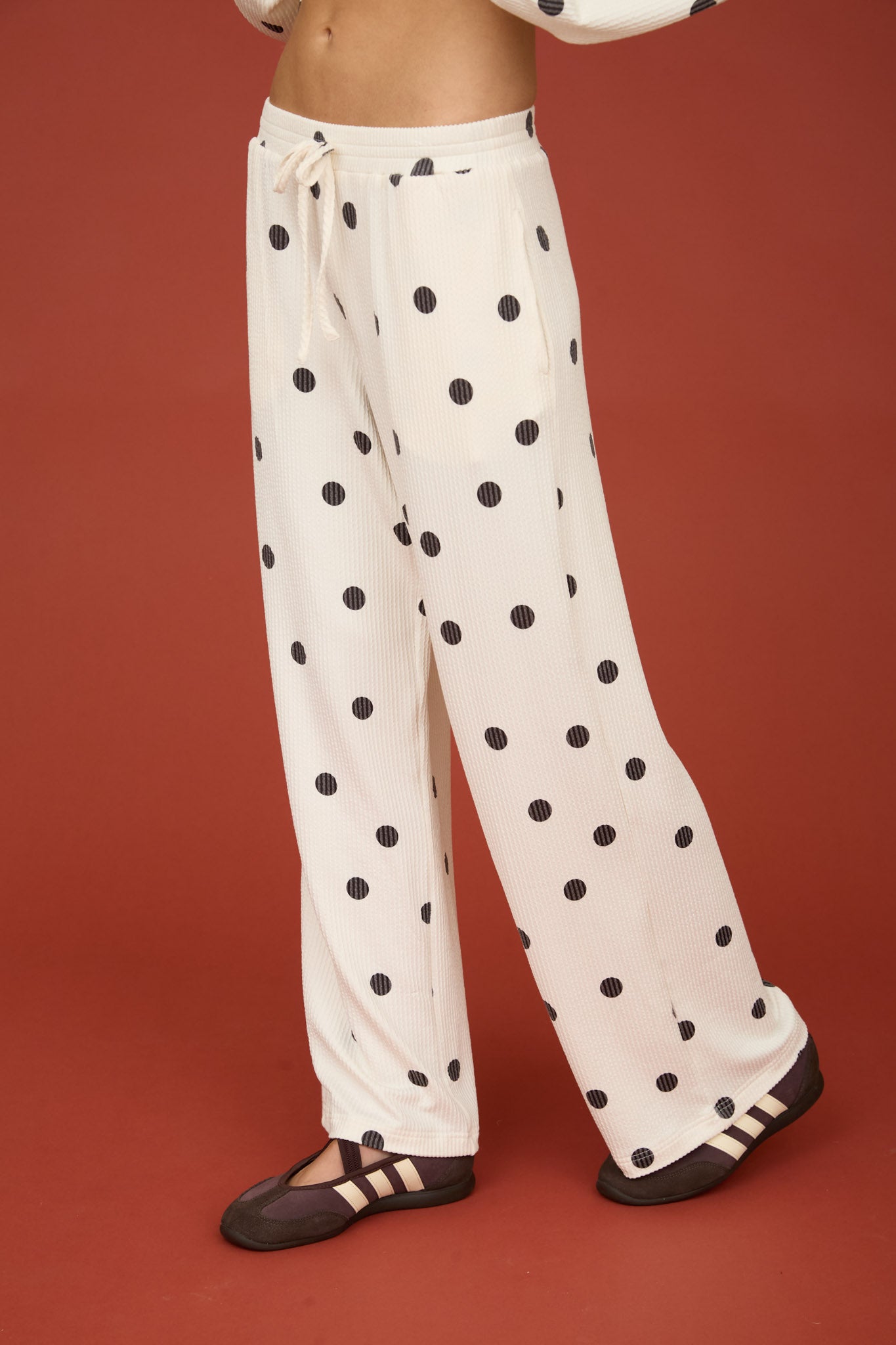 POLKA DOT TEXTURED DRAWSTRING WIDE LEG PANTS