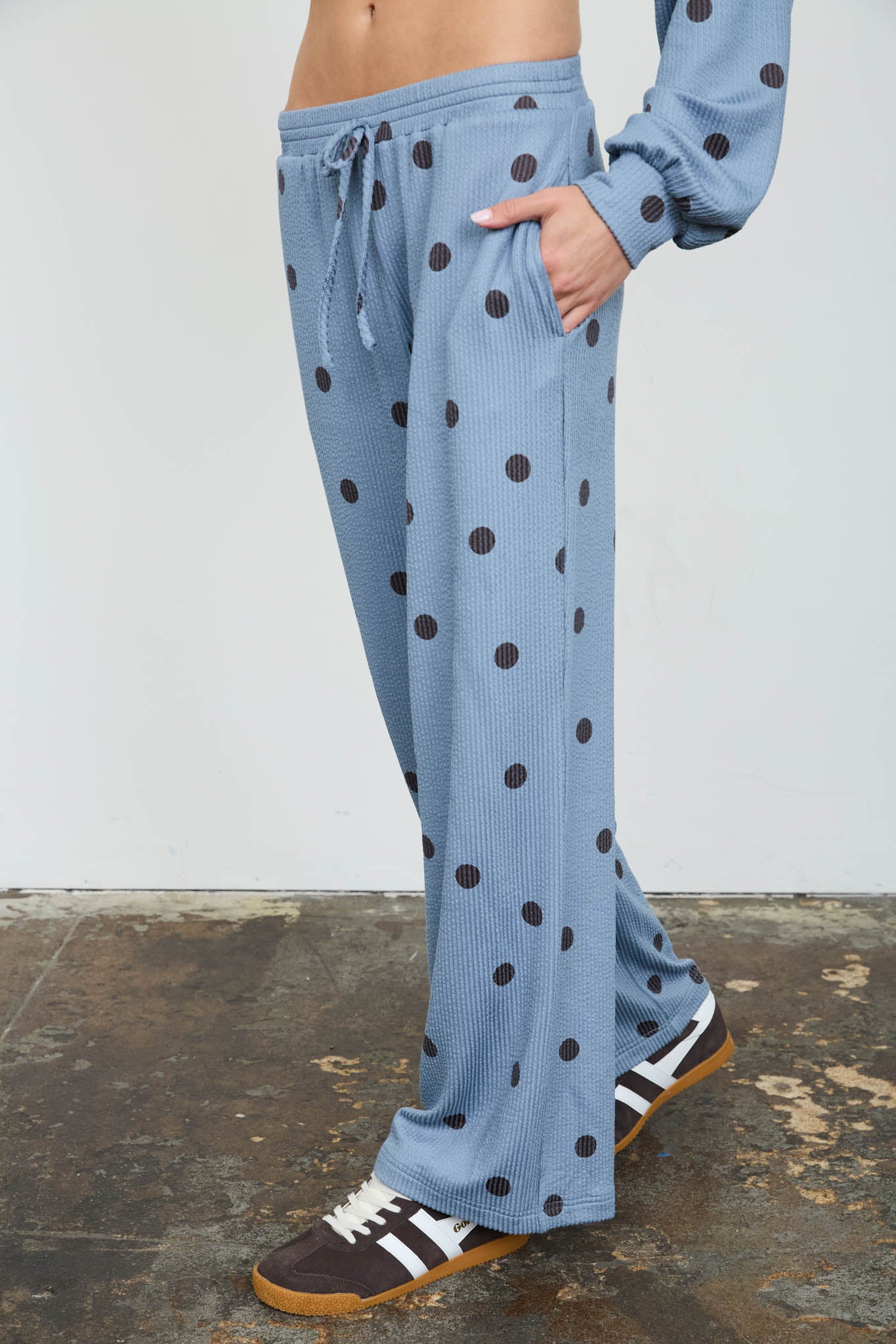 POLKA DOT TEXTURED DRAWSTRING WIDE LEG PANTS