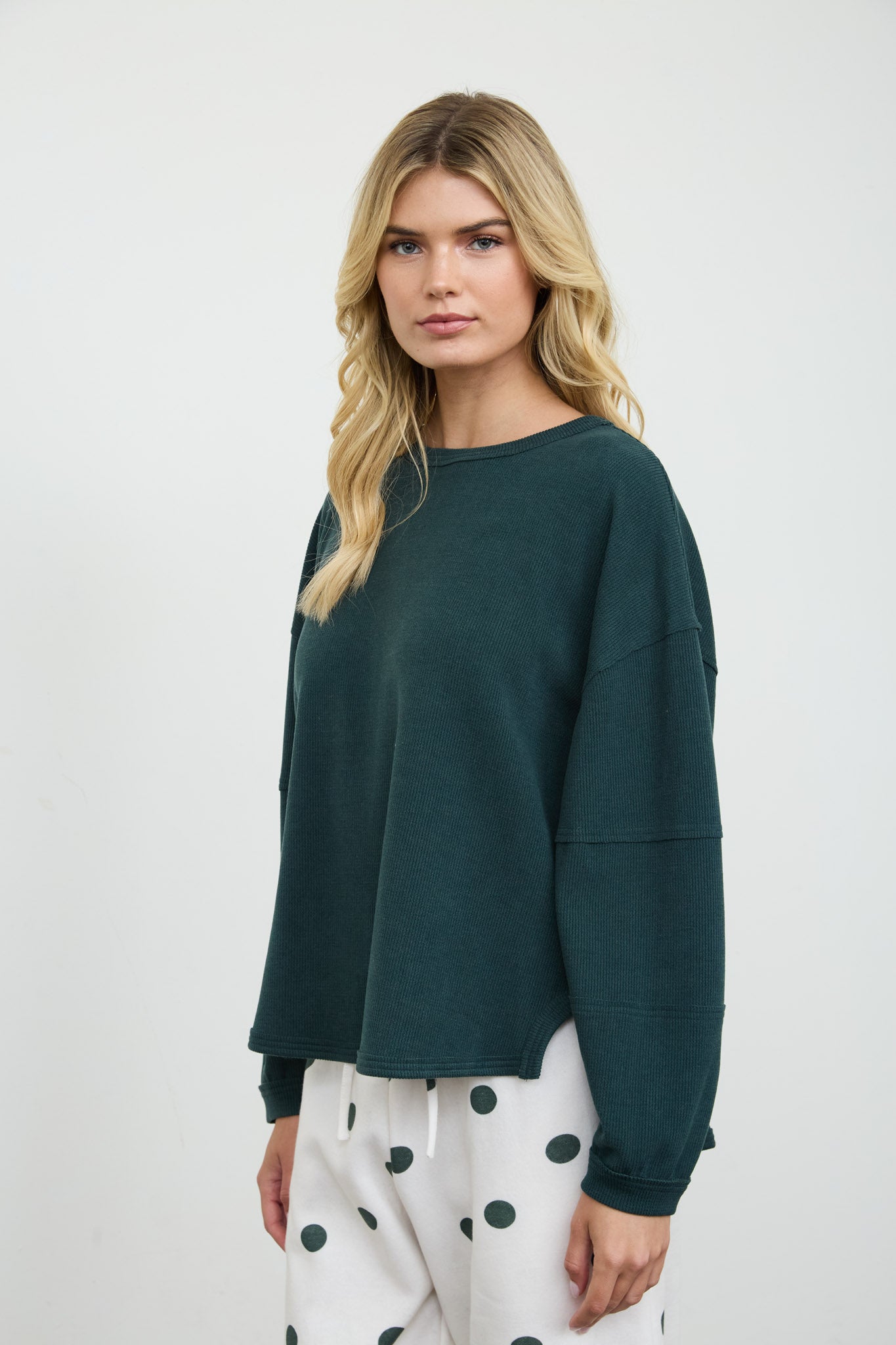 RIBBED EXTENDED SHOULDER BOXY CREW NECK KNIT TOP