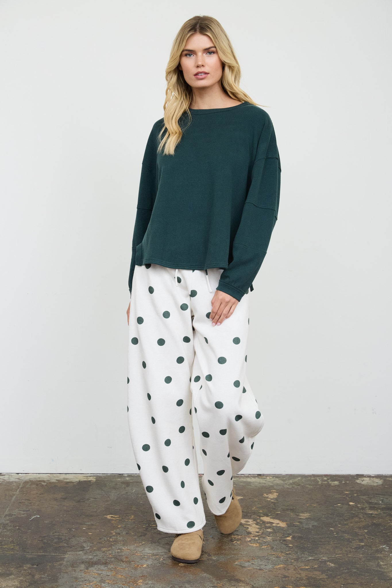 RIBBED EXTENDED SHOULDER BOXY CREW NECK KNIT TOP