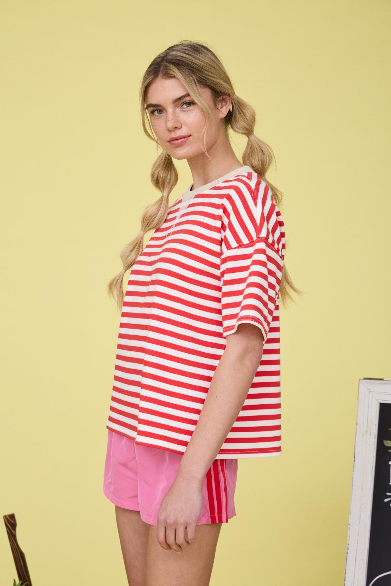 STRIPE COLORBLOCK DETAIL SHORT SLEEVE KNIT T-SHIRT (PRE-ORDER)
