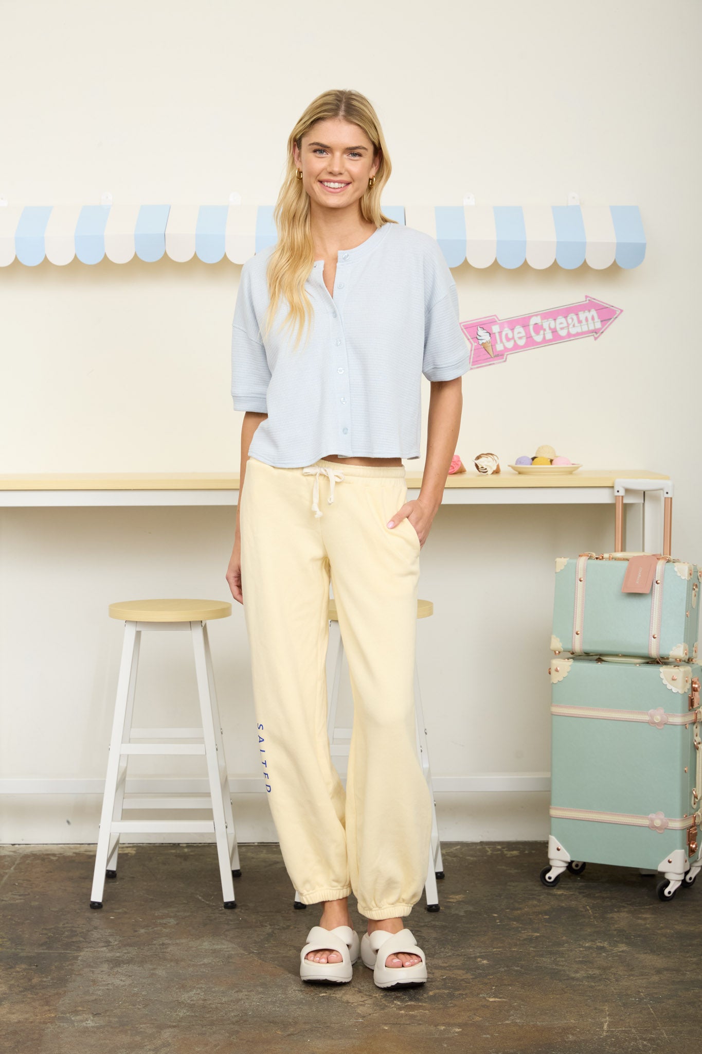 TEXTURED KNIT BUTTON DOWN SHORT SLEEVE CARDIGAN