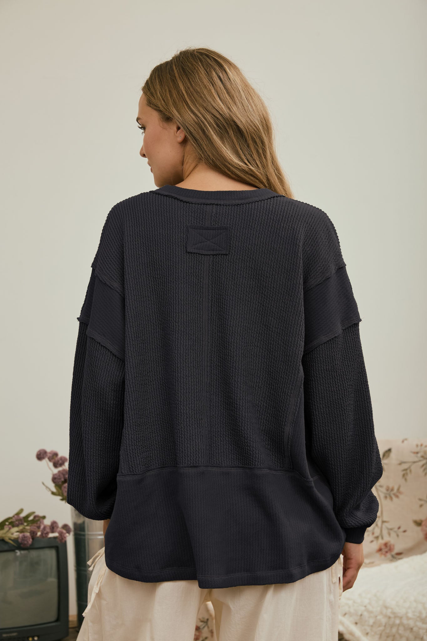 SPLIT NECK RAW EDGE LONG SLEEVE RIBBED KNIT TOP (PRE-ORDER)