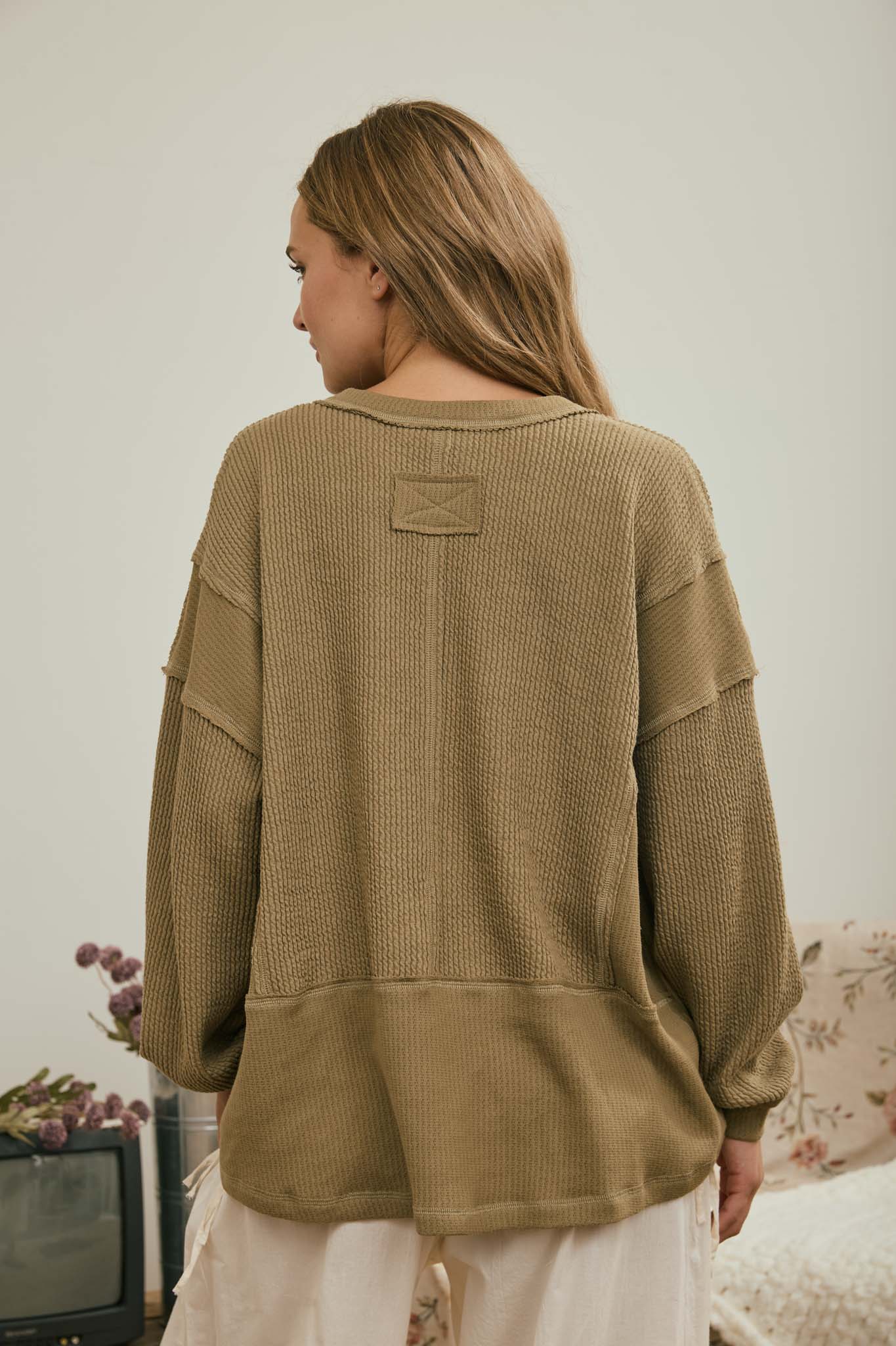 SPLIT NECK RAW EDGE LONG SLEEVE RIBBED KNIT TOP (PRE-ORDER)
