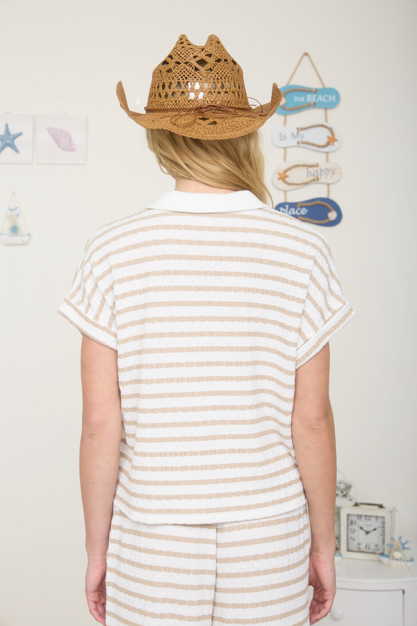 TEXTURED STRIPE COLLARED SHORT SLEEVE KNIT TOP