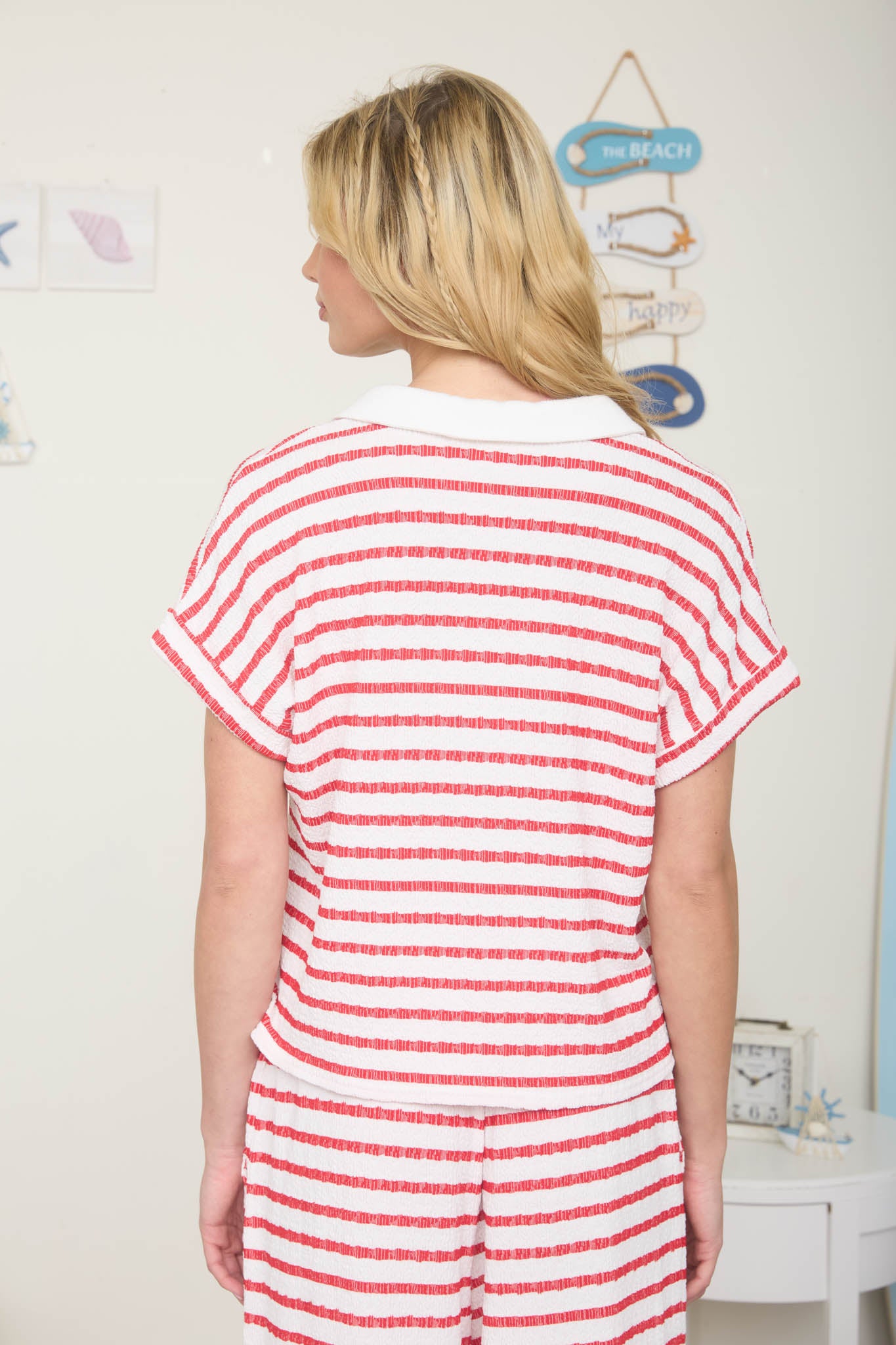 TEXTURED STRIPE COLLARED SHORT SLEEVE KNIT TOP