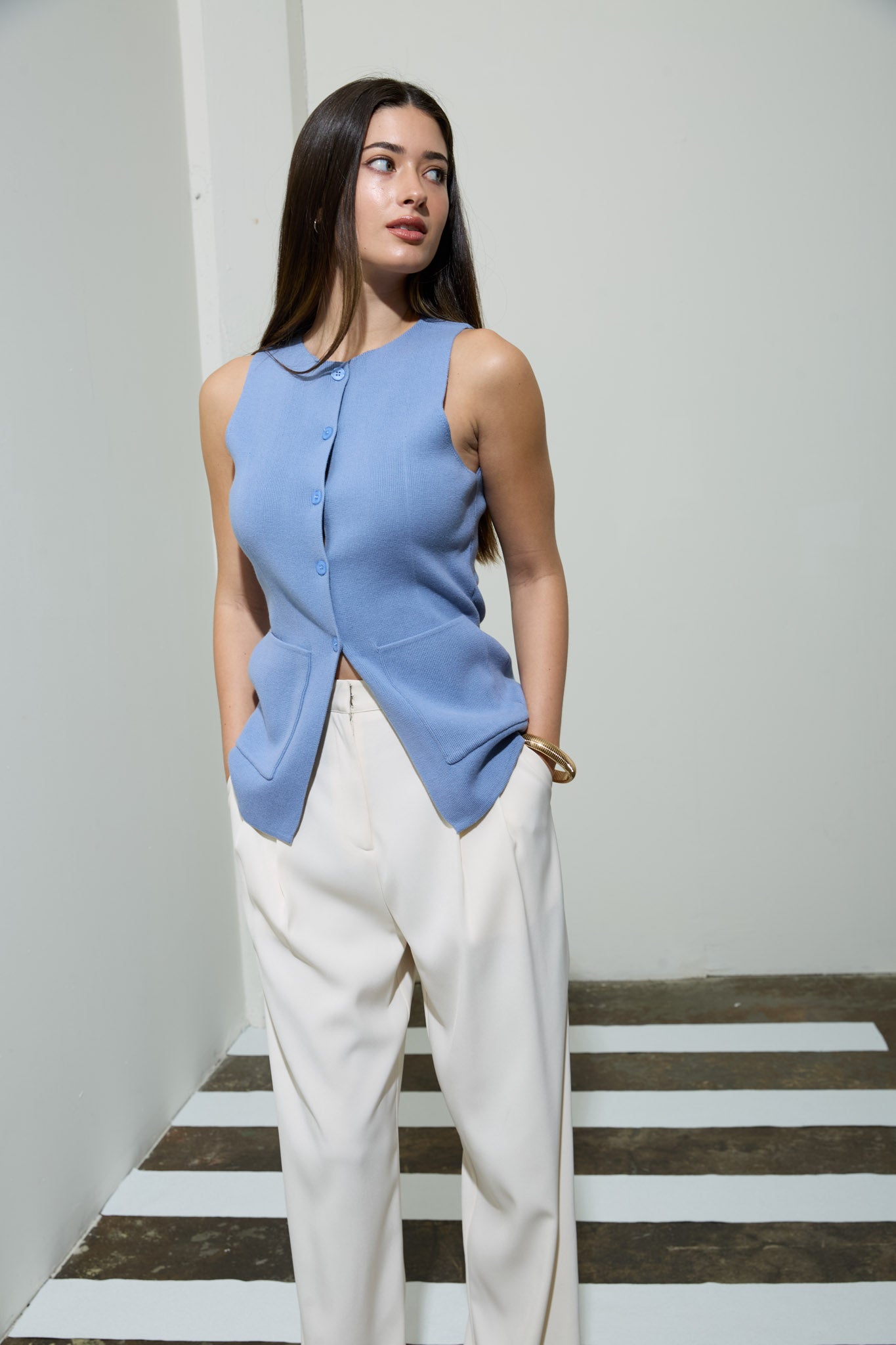 ROUND NECK BUTTON DOWN SLEEVELESS KNIT VEST