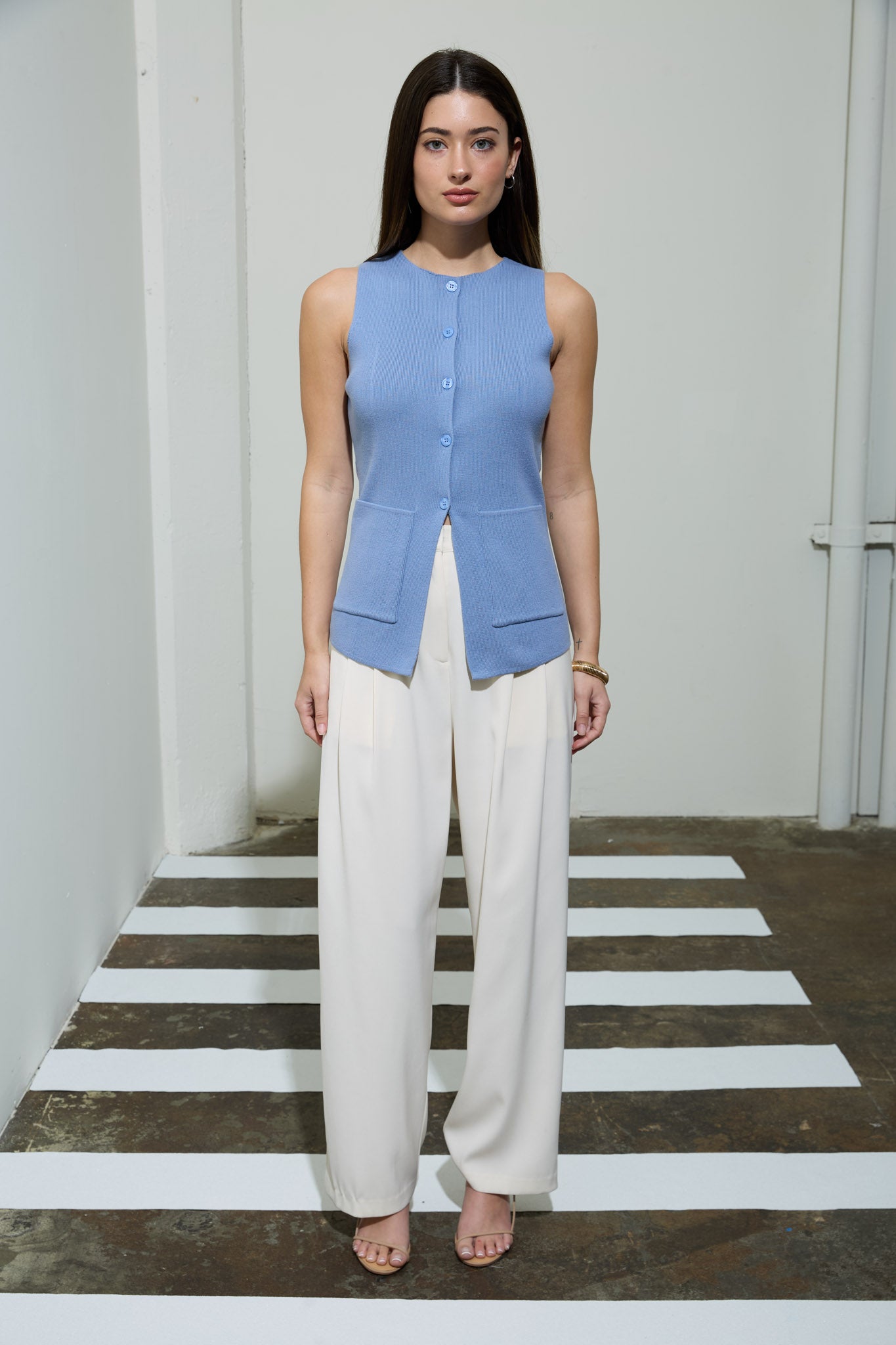 ROUND NECK BUTTON DOWN SLEEVELESS KNIT VEST