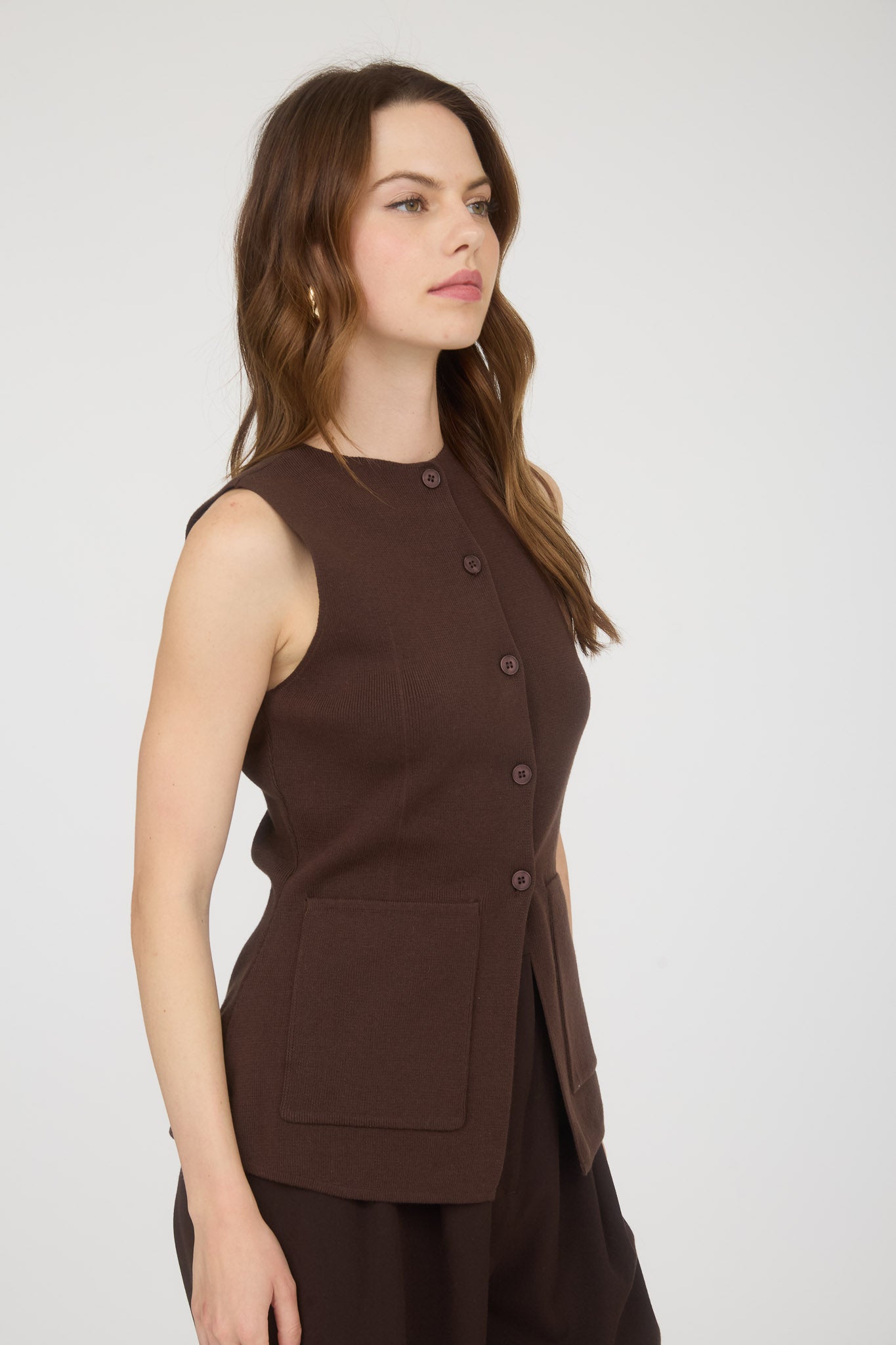 ROUND NECK BUTTON DOWN SLEEVELESS KNIT VEST