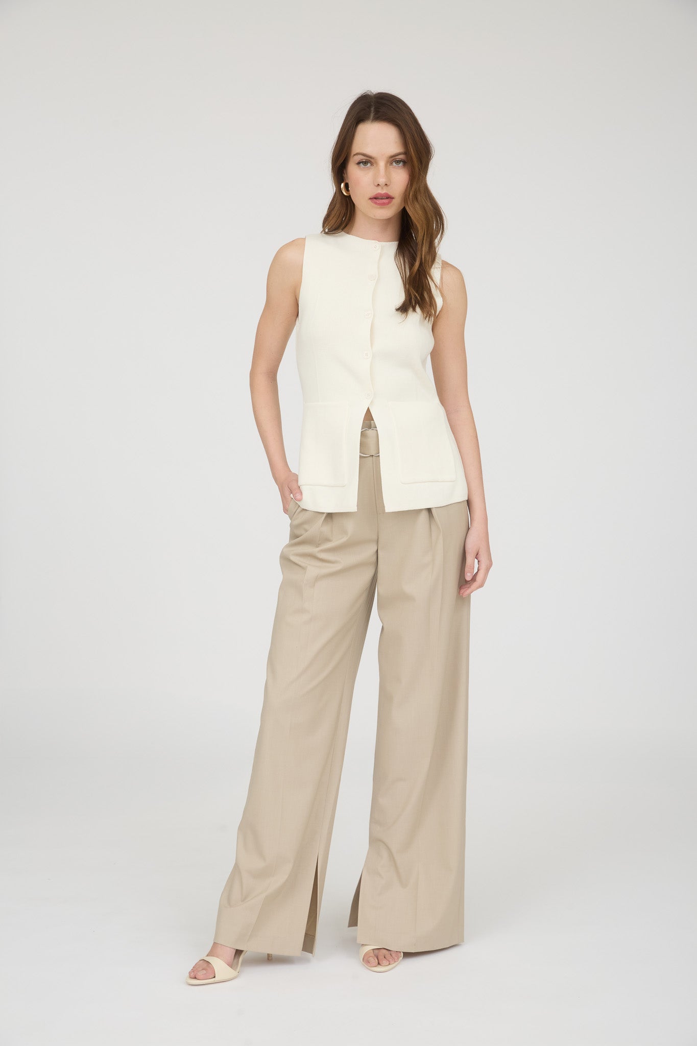 ROUND NECK BUTTON DOWN SLEEVELESS KNIT VEST