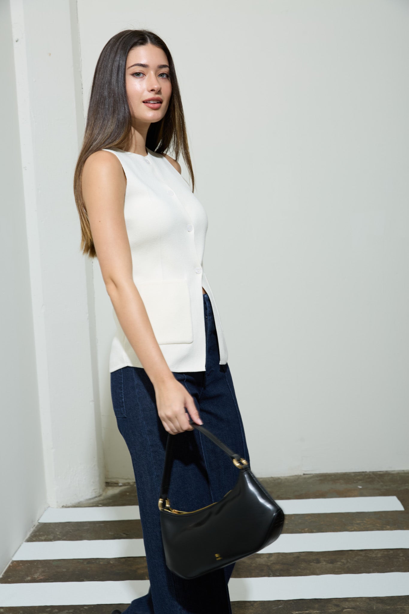 ROUND NECK BUTTON DOWN SLEEVELESS KNIT VEST