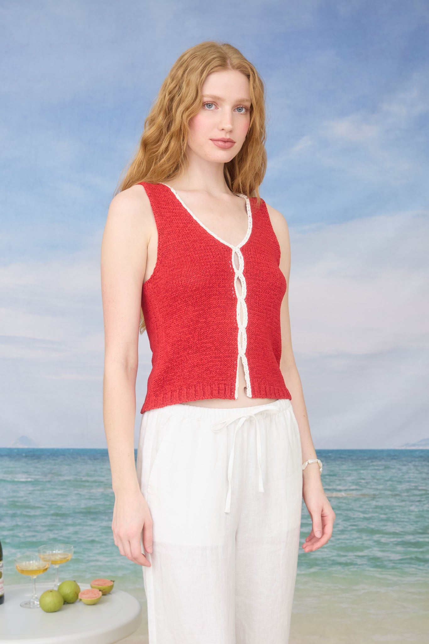 CONTRAST KEYHOLE DETAIL KNIT SWEATER VEST
