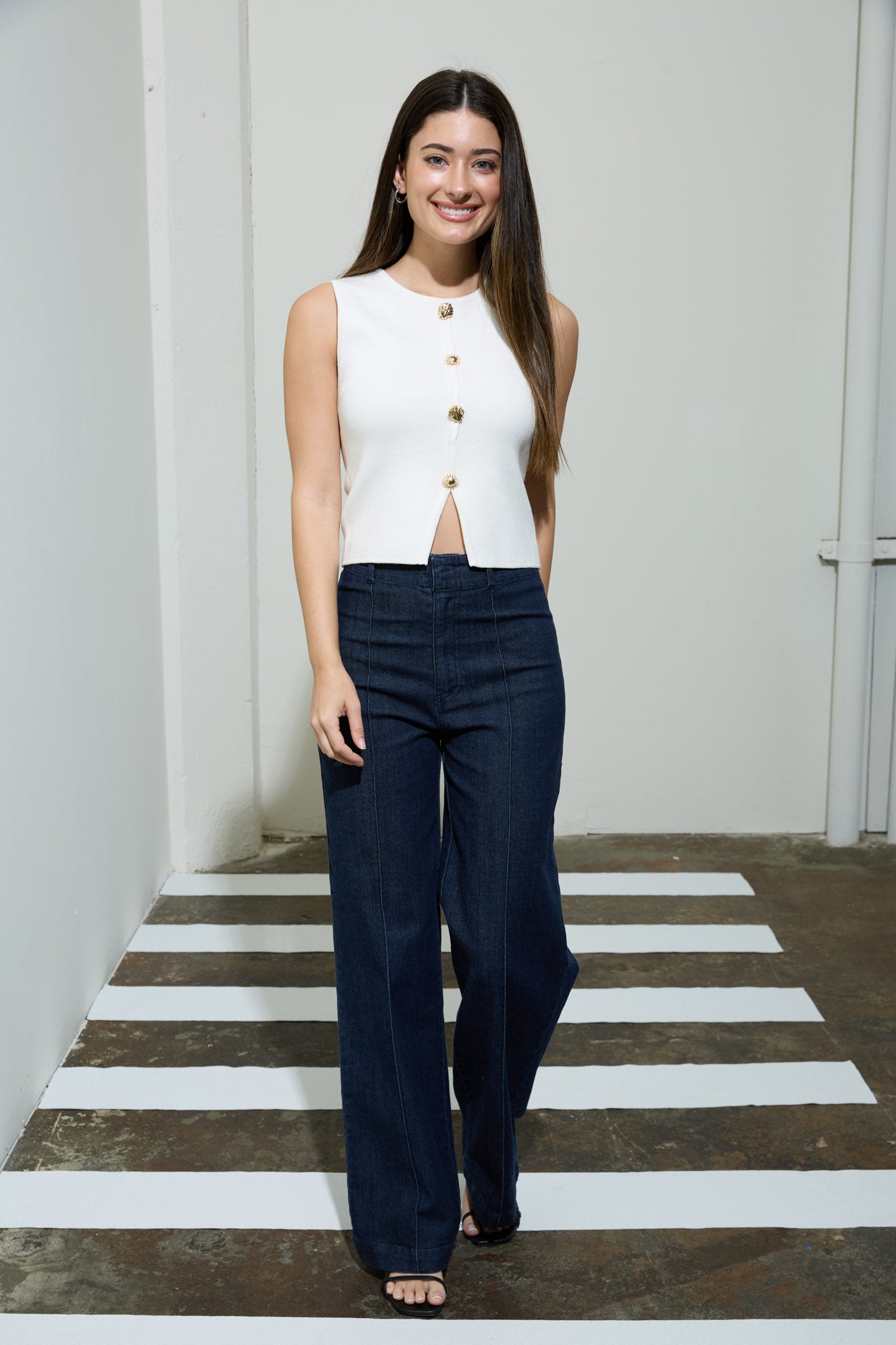 GOLD SEASHELL & SUN BUTTON SLEEVELESS KNIT VEST