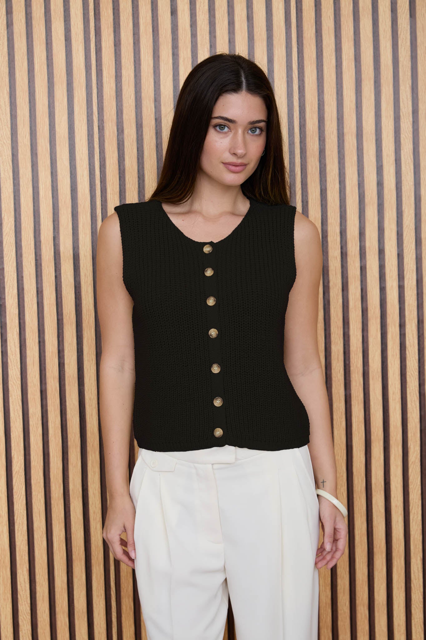 ROUND NECK SLEEVELESS KNIT BUTTON DOWN CARDIGAN