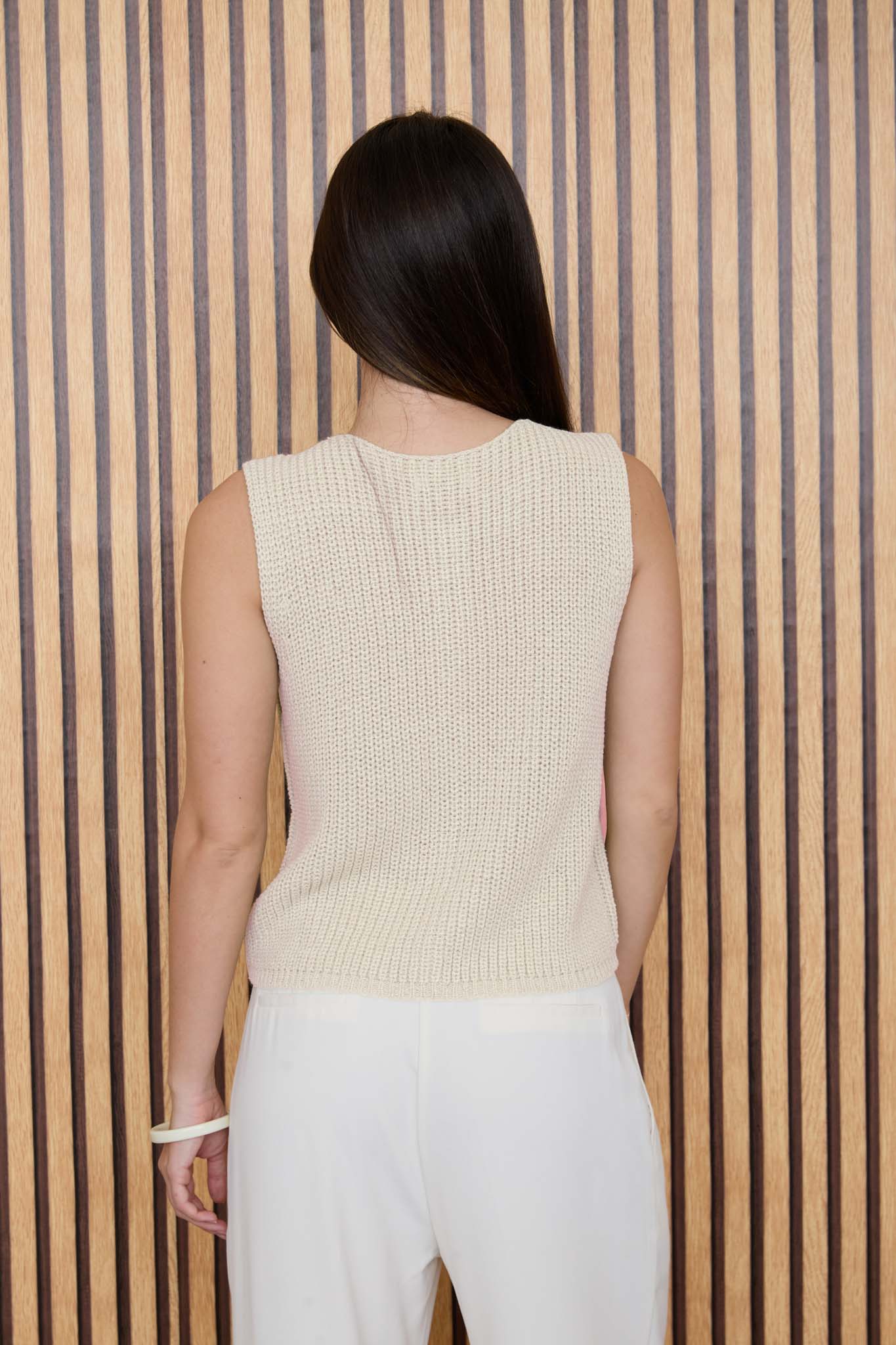 ROUND NECK SLEEVELESS KNIT BUTTON DOWN CARDIGAN