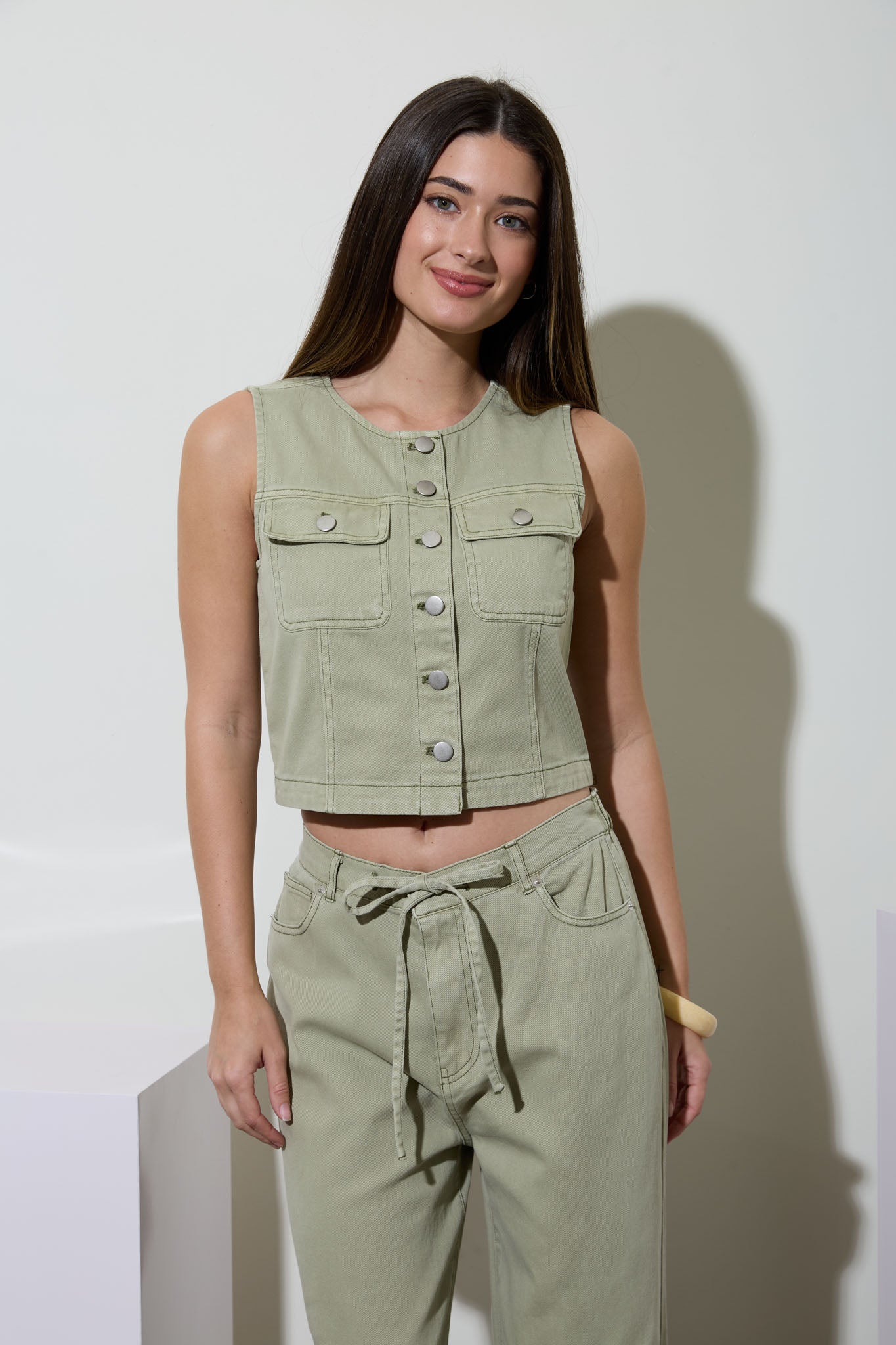 ROUND NECK BUTTON DOWN POCKET DETAIL DENIM VEST (PRE-ORDER)