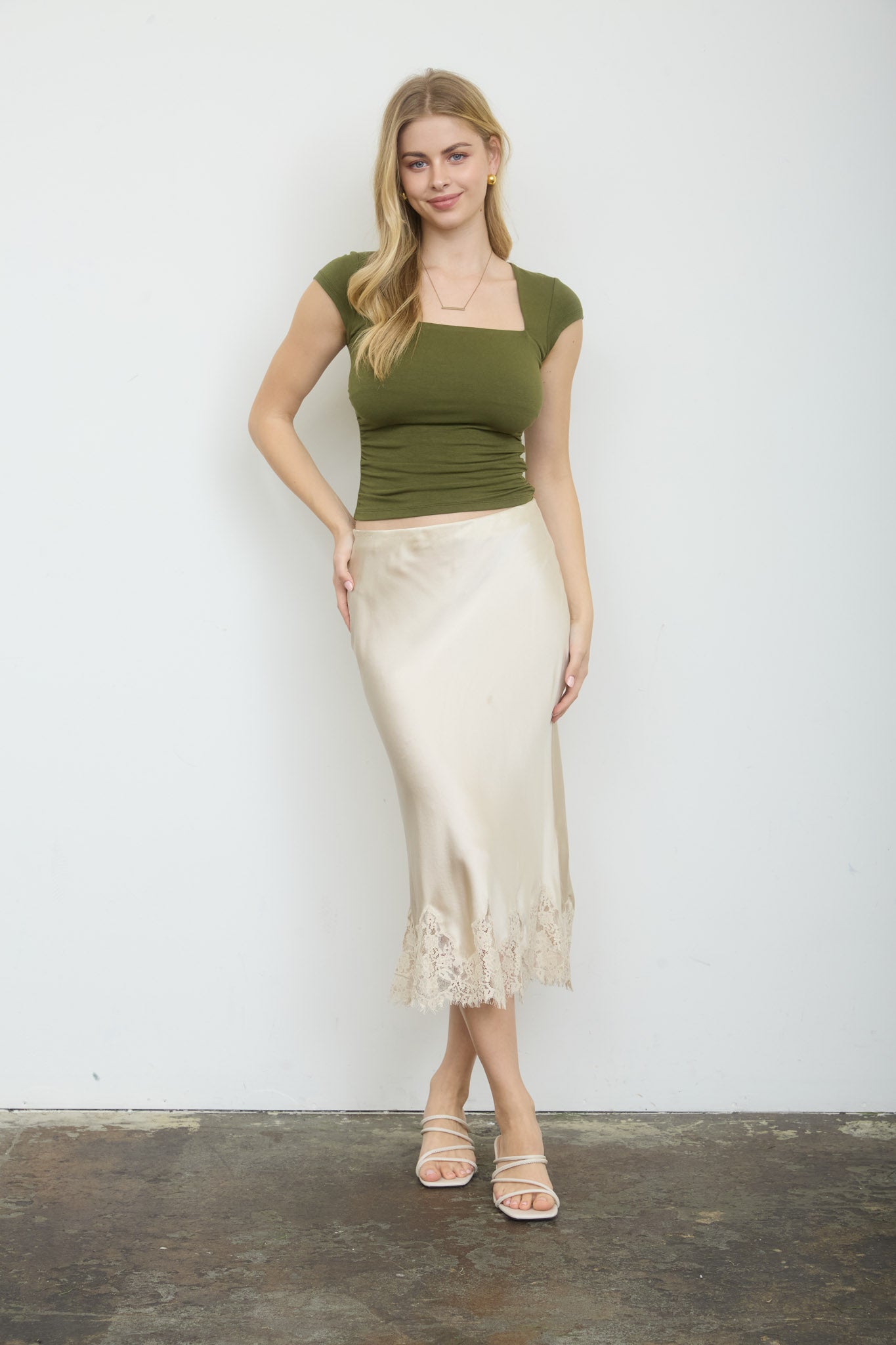 SHORT SLEEVE SQUARE NECKLINE KNIT TOP