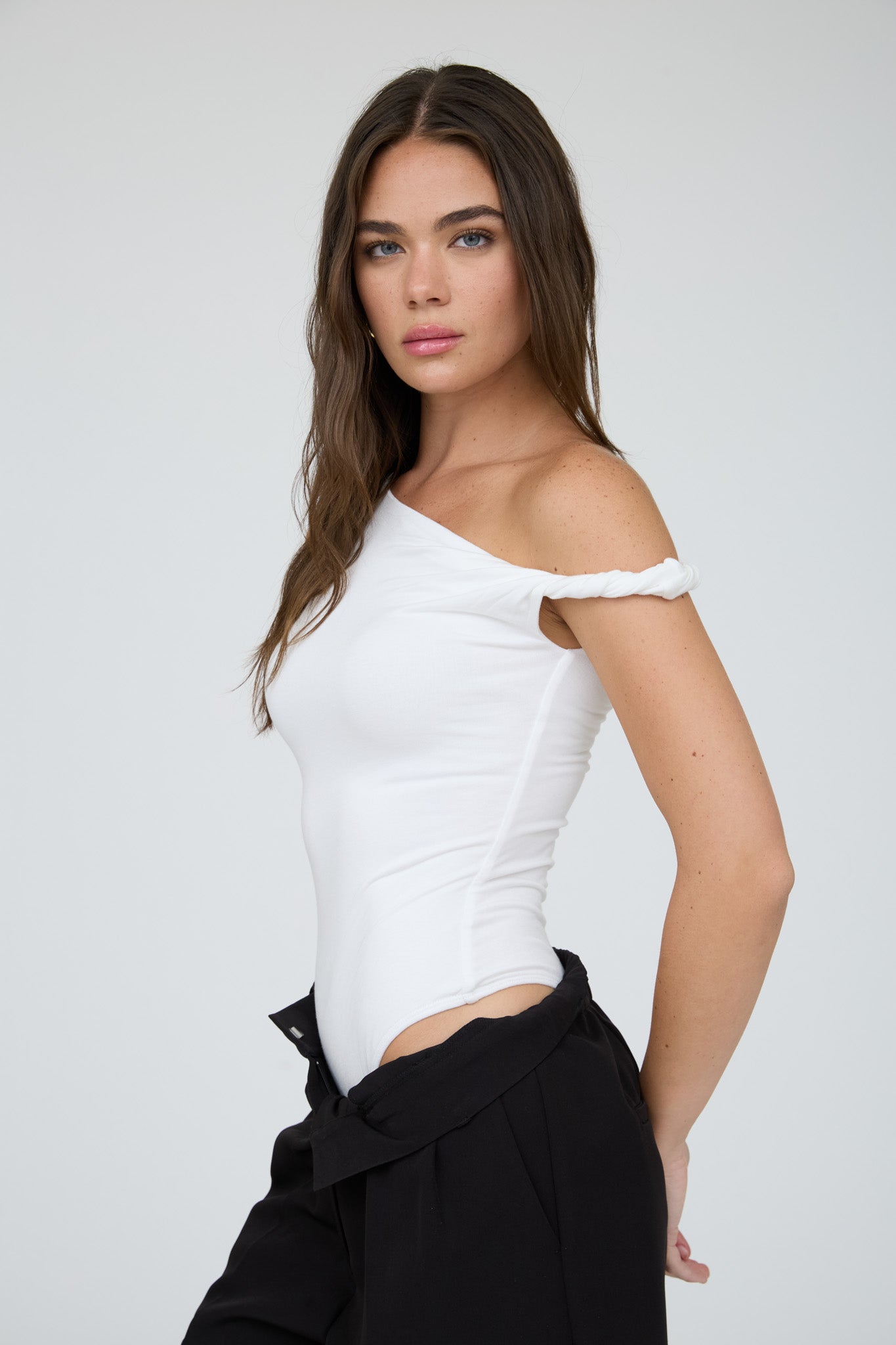 ASYMMETRICAL NECK TWIST SHOULDER KNIT TOP