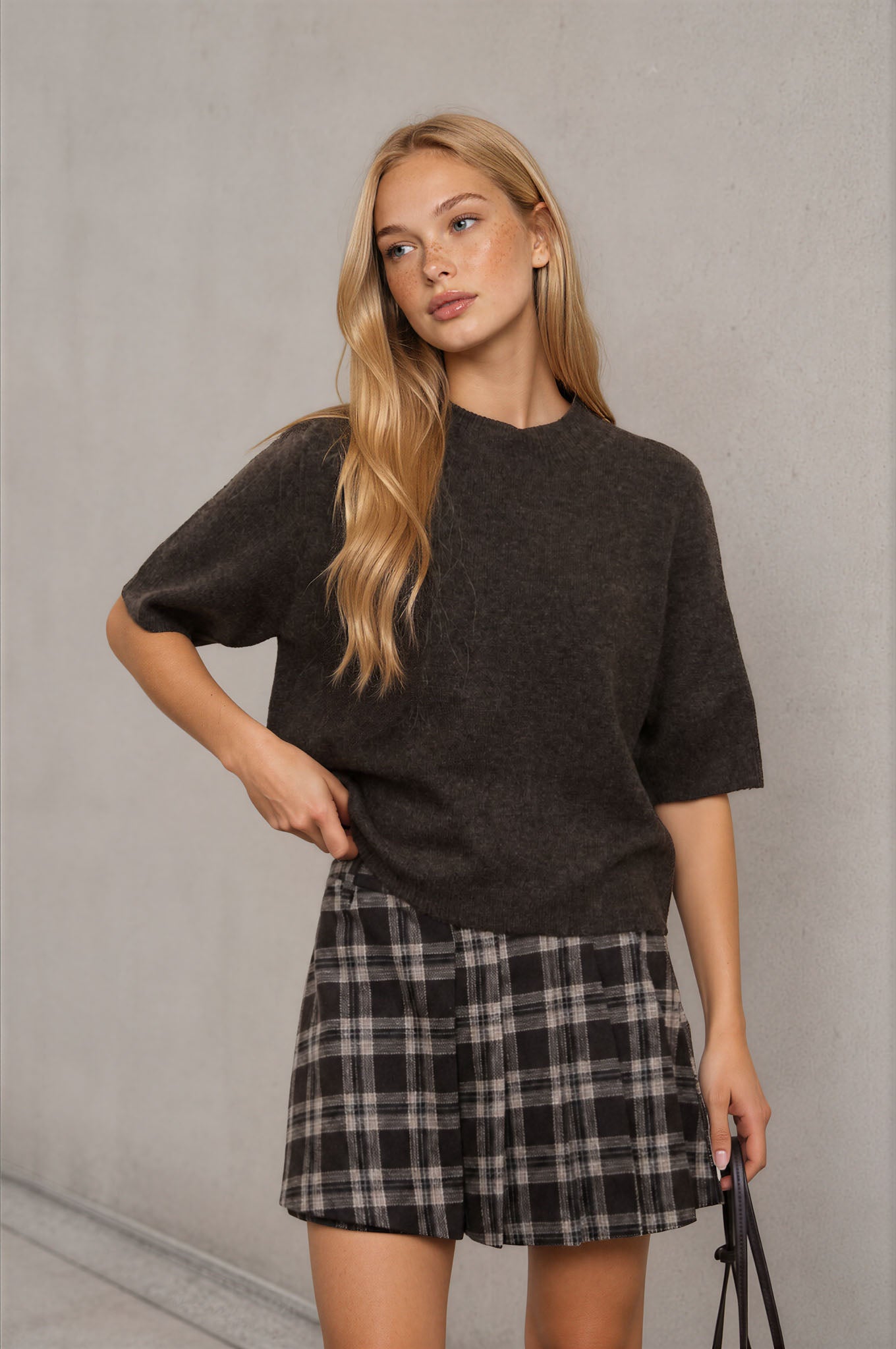 CREWNECK SHORT SLEEVE RIB HEM PULLOVER SWEATER