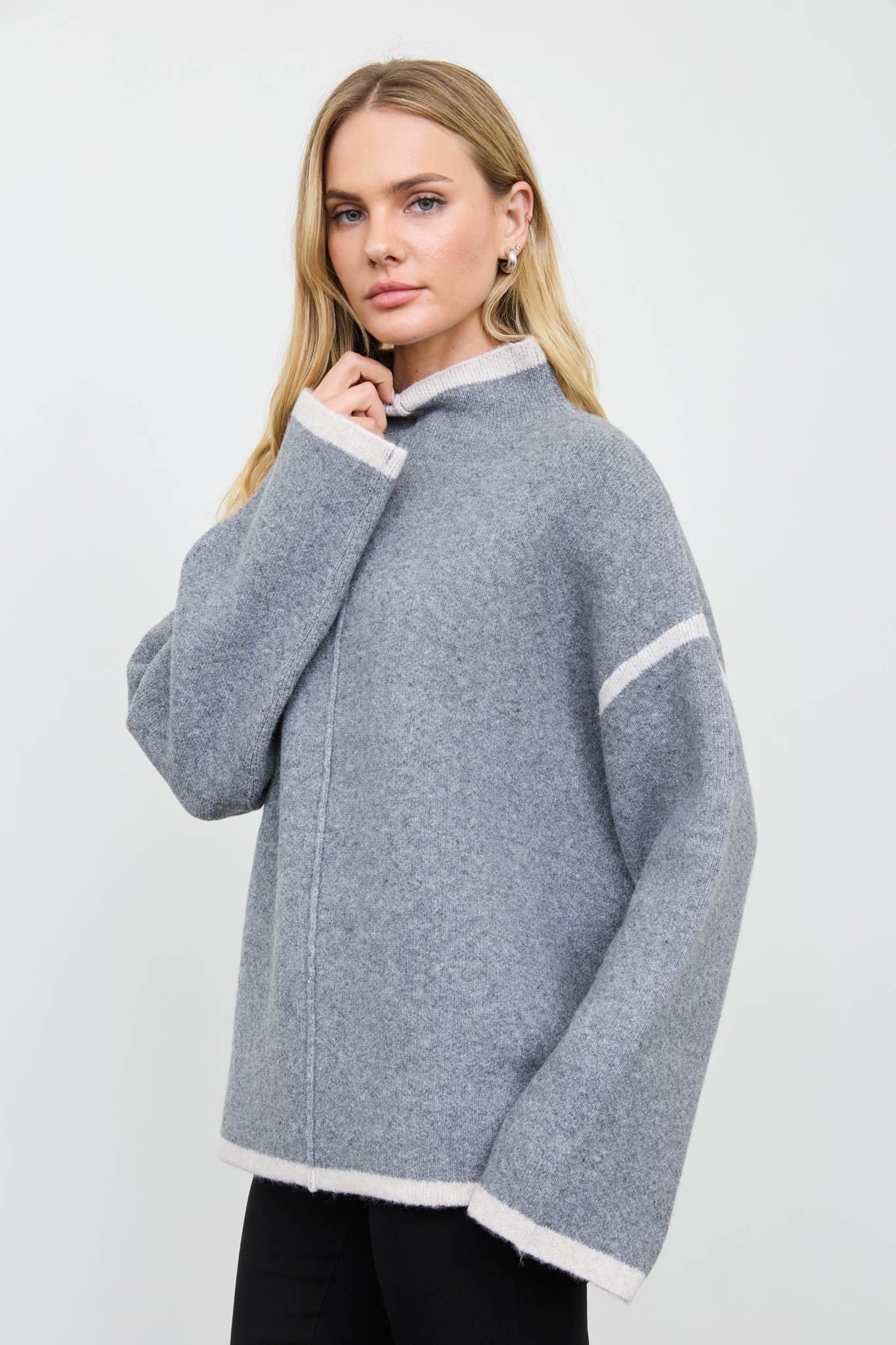 CONTRAST FRONT SEAM MOCK NECK OVERSIZED SWEATER