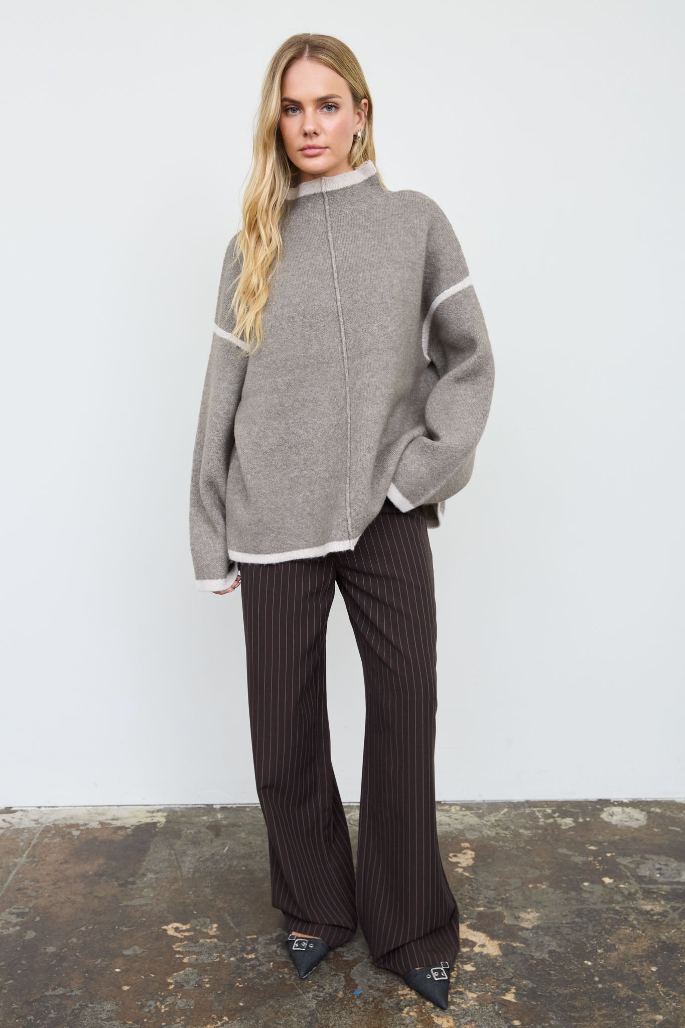 CONTRAST FRONT SEAM MOCK NECK OVERSIZED SWEATER