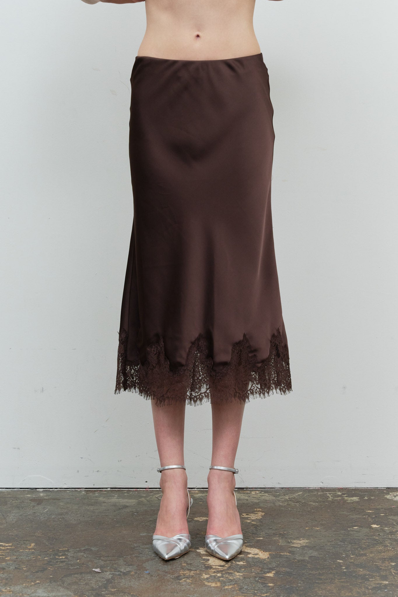 SATIN SCALLOPED LACE TRIM MIDI SKIRT